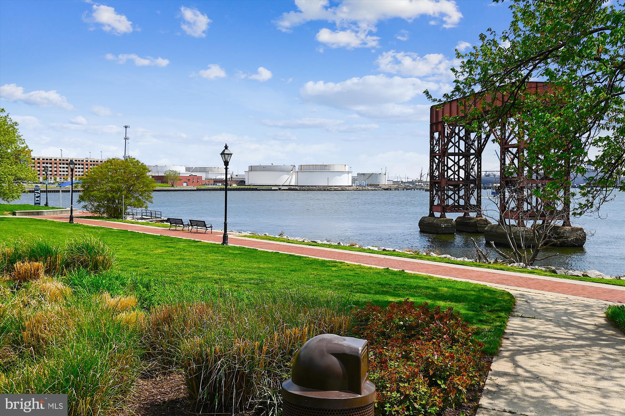 2901 Boston Street, Unit 206 Baltimore, MD 21224 - Photo 52 of 65 a view of an house with backyard and outdoor kitchen