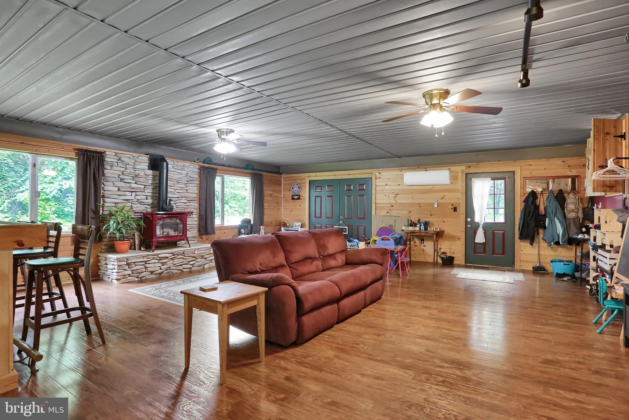 Endless decorating options in this big room