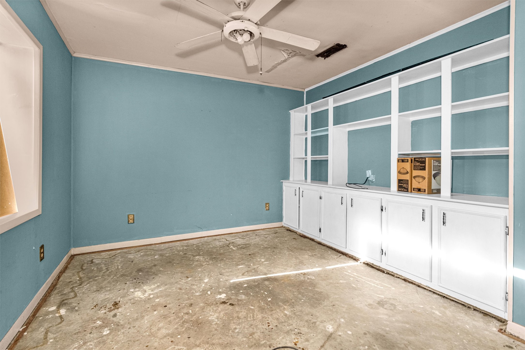 75 South Pavey Circle New Waverly, TX 77358 - Photo 11 of 21 a view of an empty room with a window