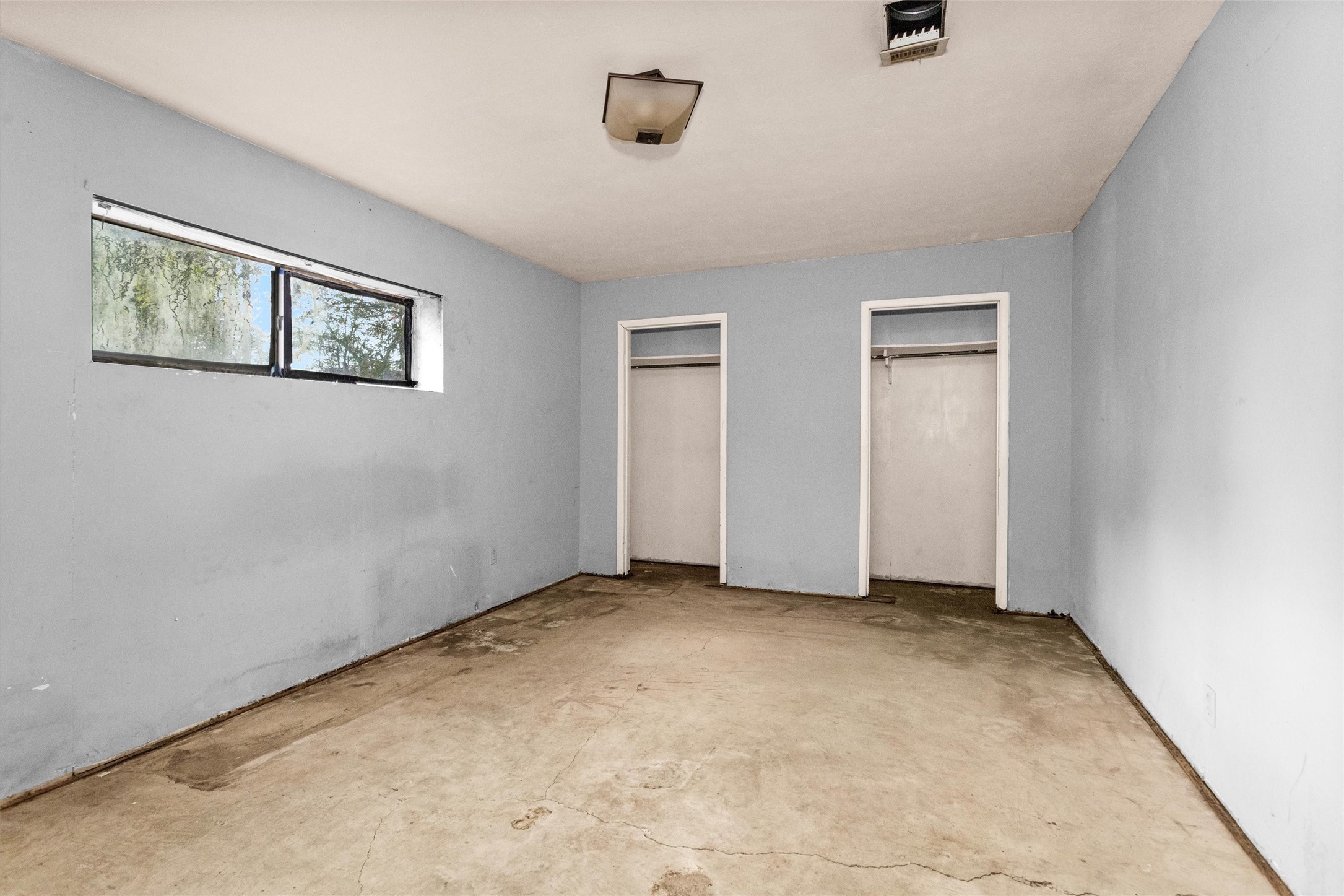 75 South Pavey Circle New Waverly, TX 77358 - Photo 12 of 21 a view of an empty room with a window