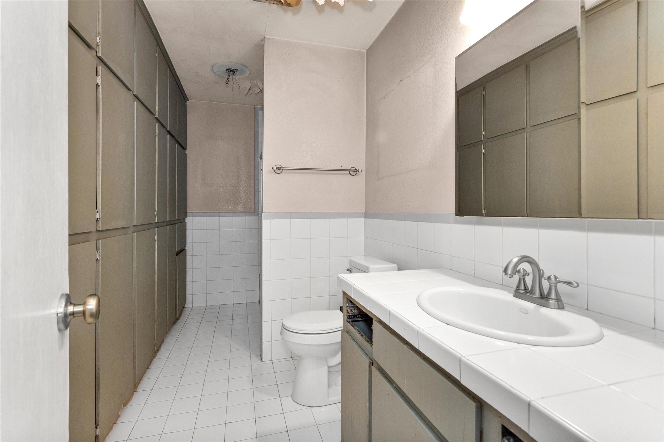 75 South Pavey Circle New Waverly, TX 77358 - Photo 13 of 21 a bathroom with a sink toilet and shower