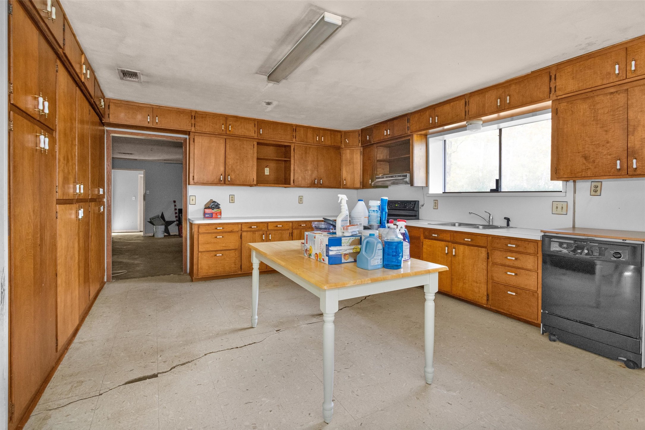 75 South Pavey Circle New Waverly, TX 77358 - Photo 9 of 21 a kitchen with cabinets a sink and appliances