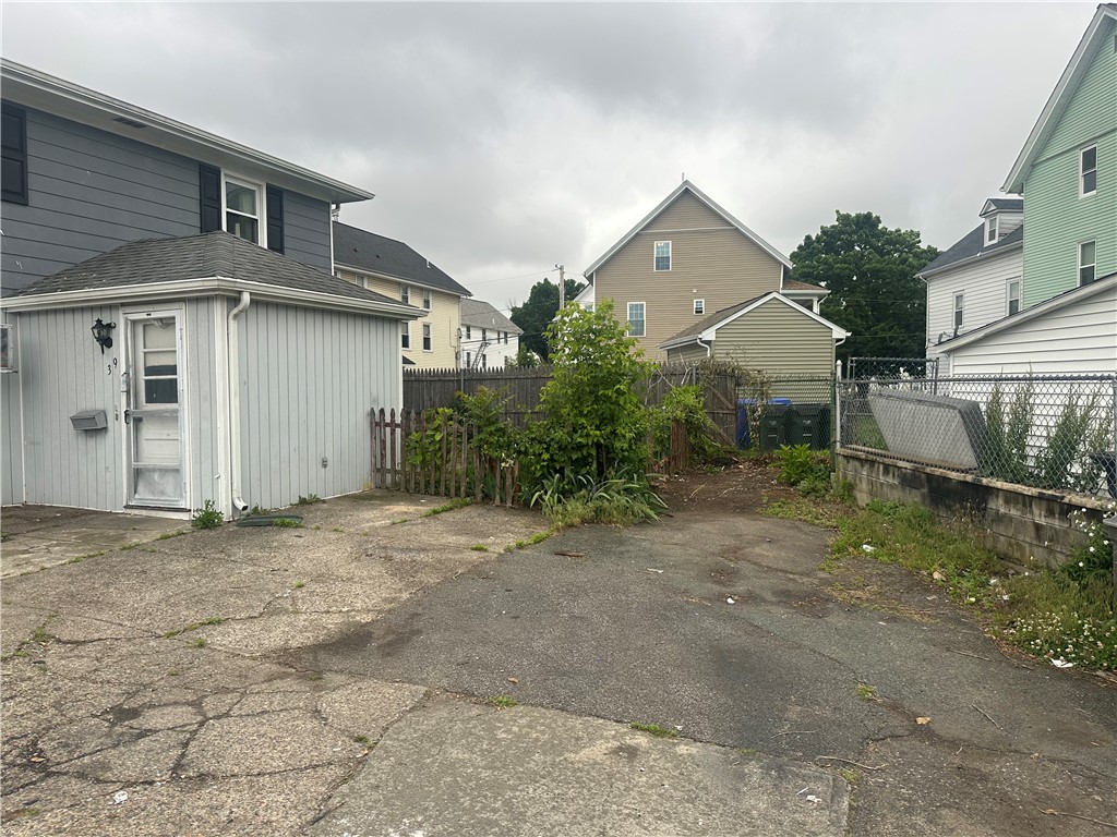 39 Locust Street Pawtucket, RI 02860 - Photo 2 of 25