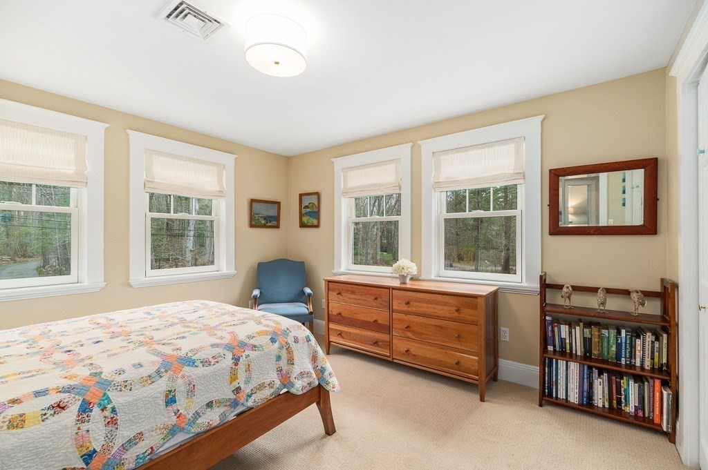17 Loading Place Road Manchester, MA 01944 - Photo 27 of 40