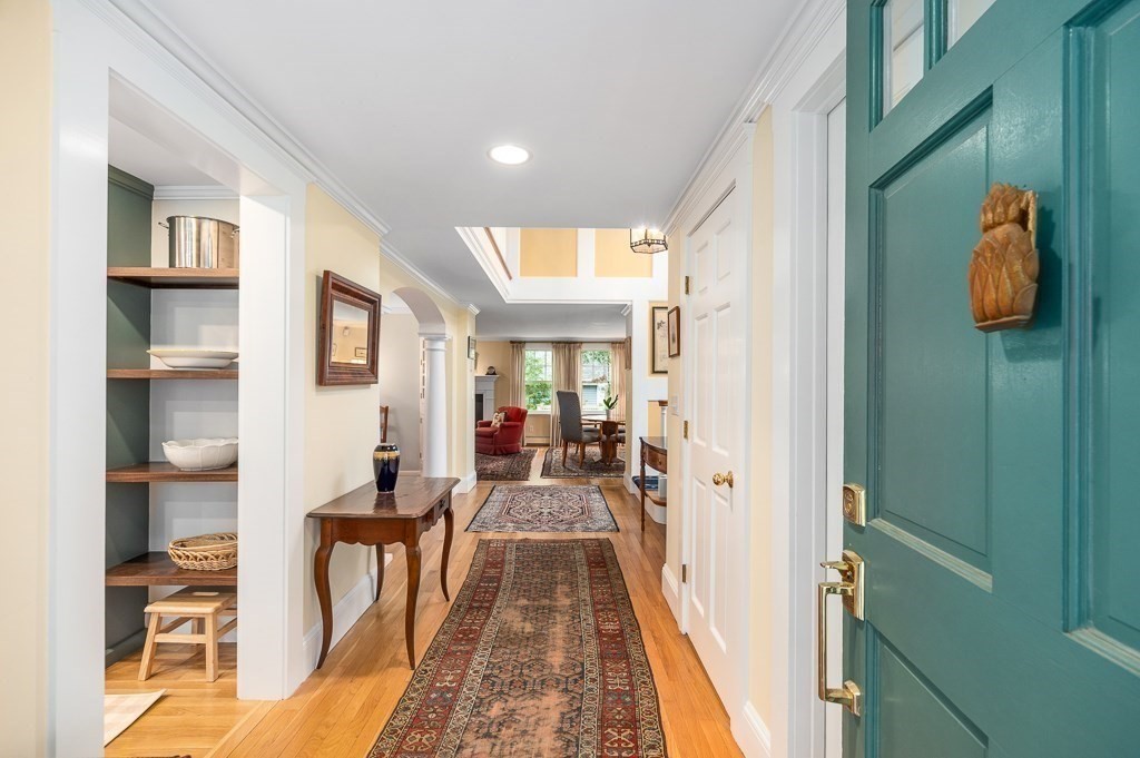 17 Loading Place Road Manchester, MA 01944 - Photo 5 of 40