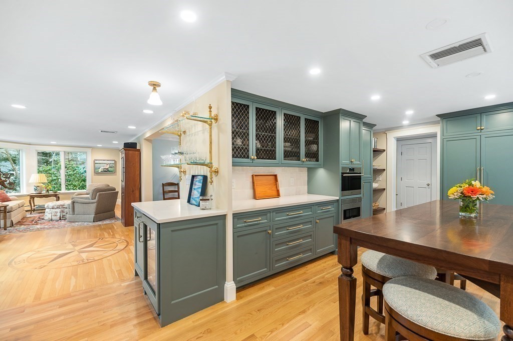 17 Loading Place Road Manchester, MA 01944 - Photo 7 of 40
