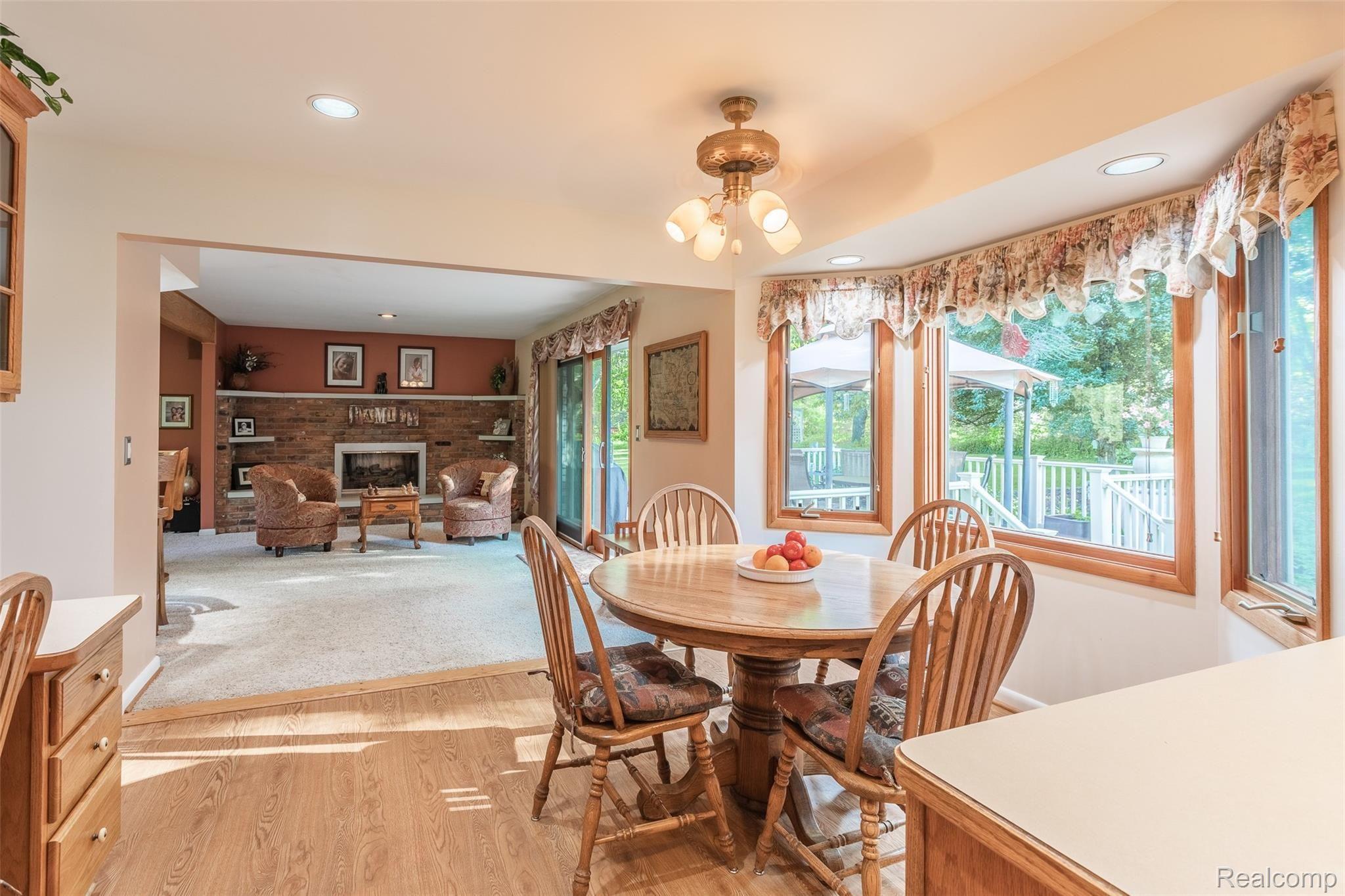 905 Gulley Road Howell, MI 48843 - Photo 15 of 52 Breakfast nook