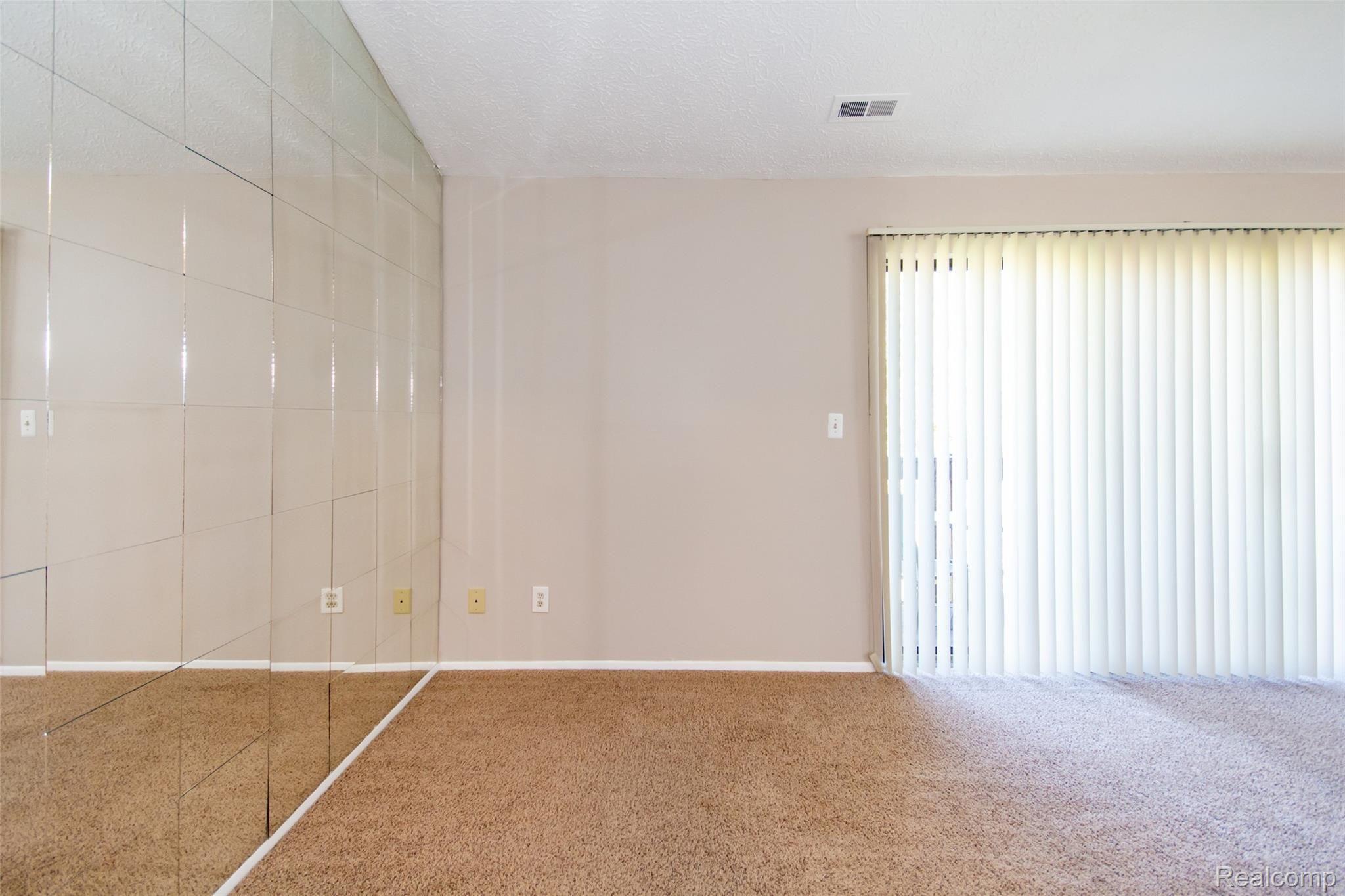 24237 Evergreen Road Southfield, MI 48075 - Photo 6 of 23 DSC_1668.jpg