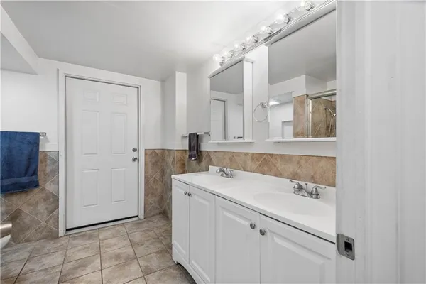$1,800 | 5211 Wilkins Avenue, Unit 1, Pittsburgh, PA 15232