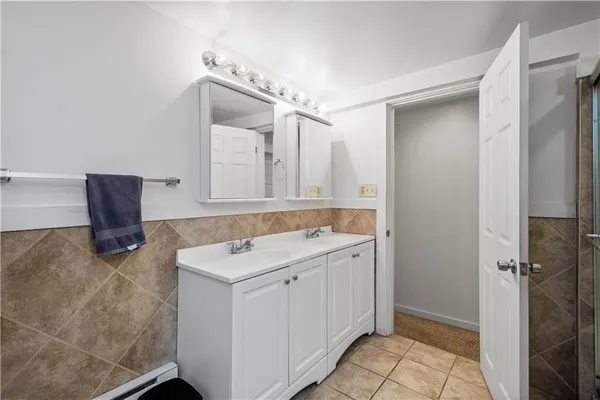 $1,800 | 5211 Wilkins Avenue, Unit 1, Pittsburgh, PA 15232