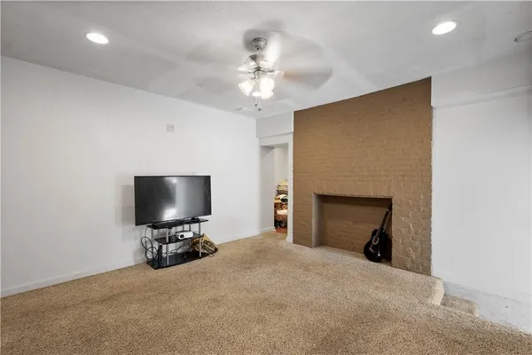 $1,800 | 5211 Wilkins Avenue, Unit 1, Pittsburgh, PA 15232