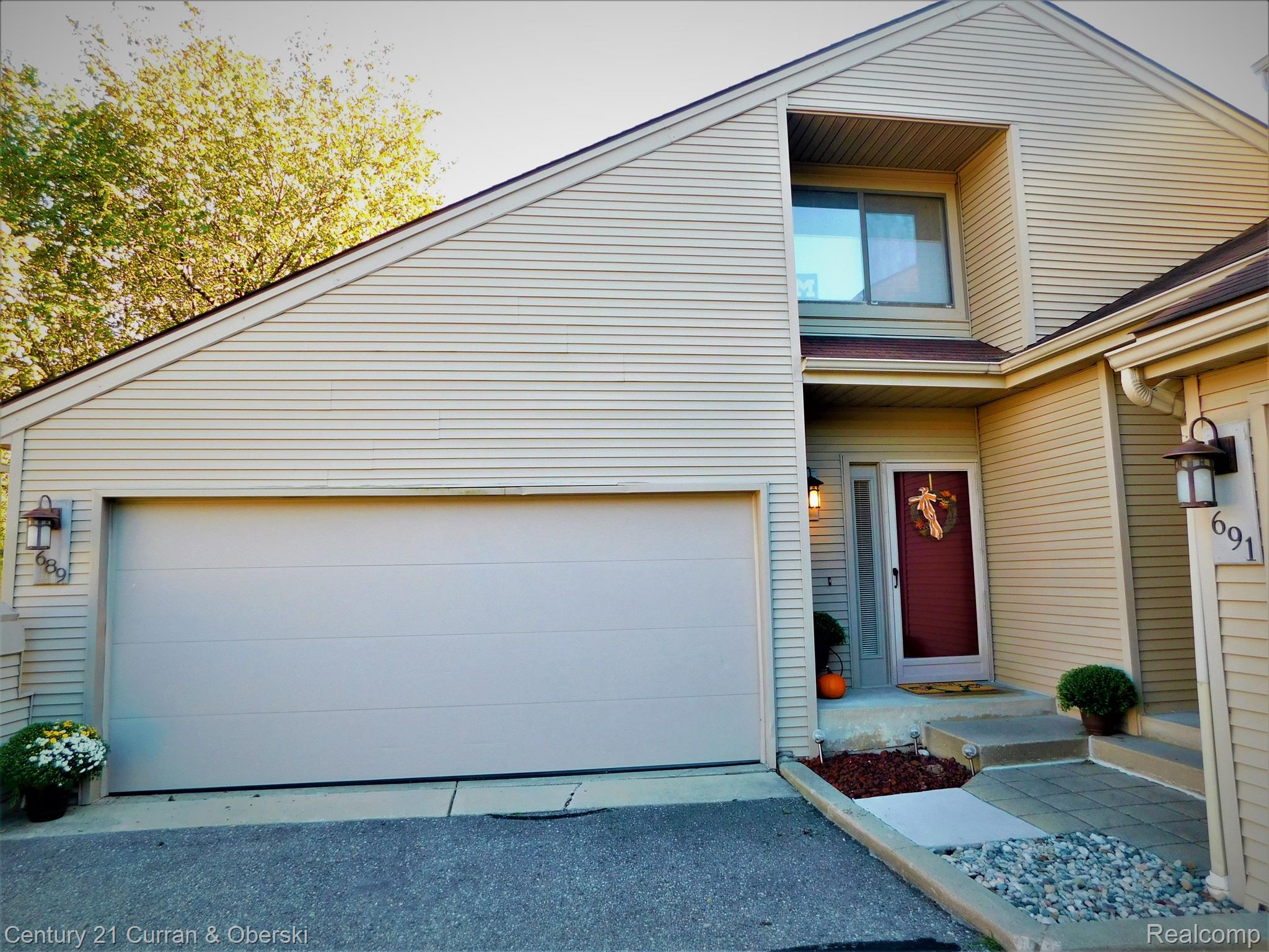 689 Charing Court Rochester, MI 48307 - Photo 1 of 35 Gallery Image 1