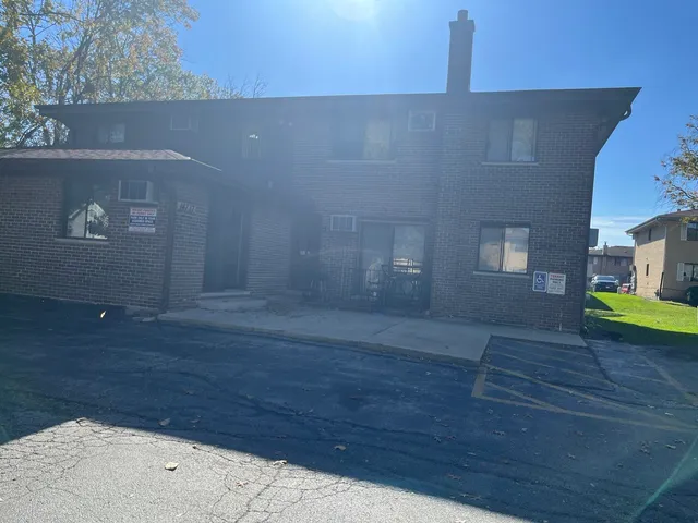 $1,800 | 14737 Kilpatrick Avenue, Unit 1E, Midlothian, IL 60445