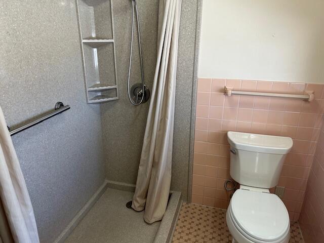 601 Kentucky Street Racine, WI 53405 - Photo 8 of 14 Bathroom