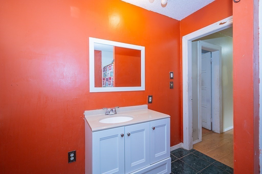 7 Alameda Road Worcester, MA 01604 - Photo 9 of 14 Gallery Image 9