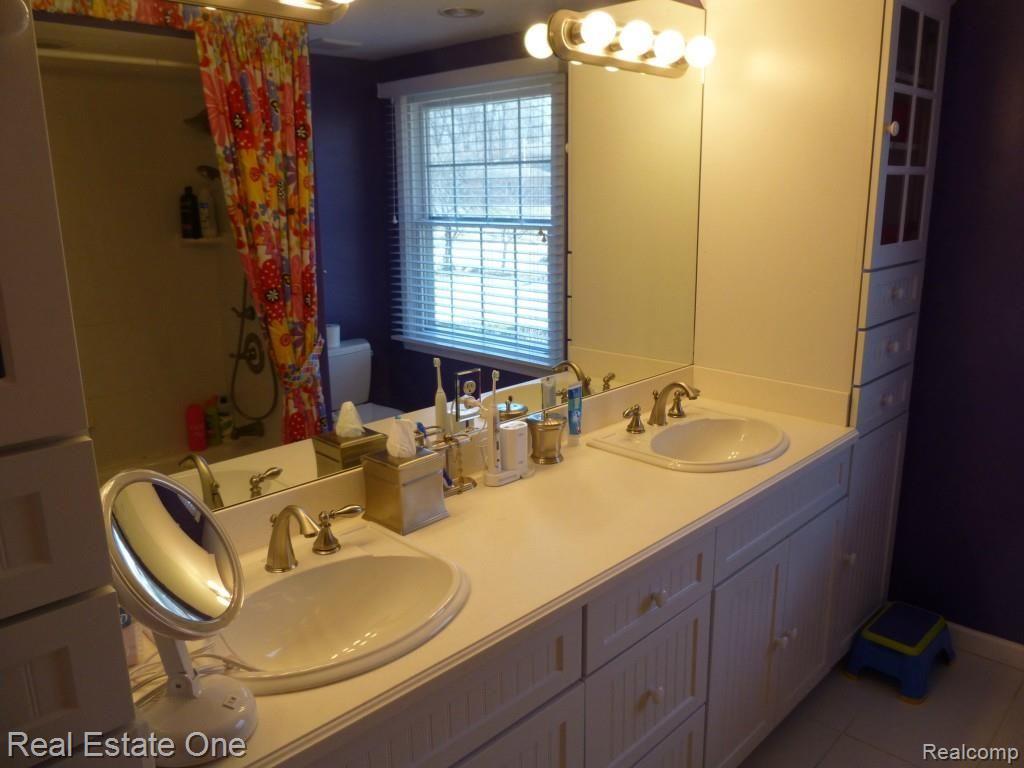 35124 Spring Hill Road Farmington, MI 48331 - Photo 21 of 27 upstairs hall bath with custom linen storage built in