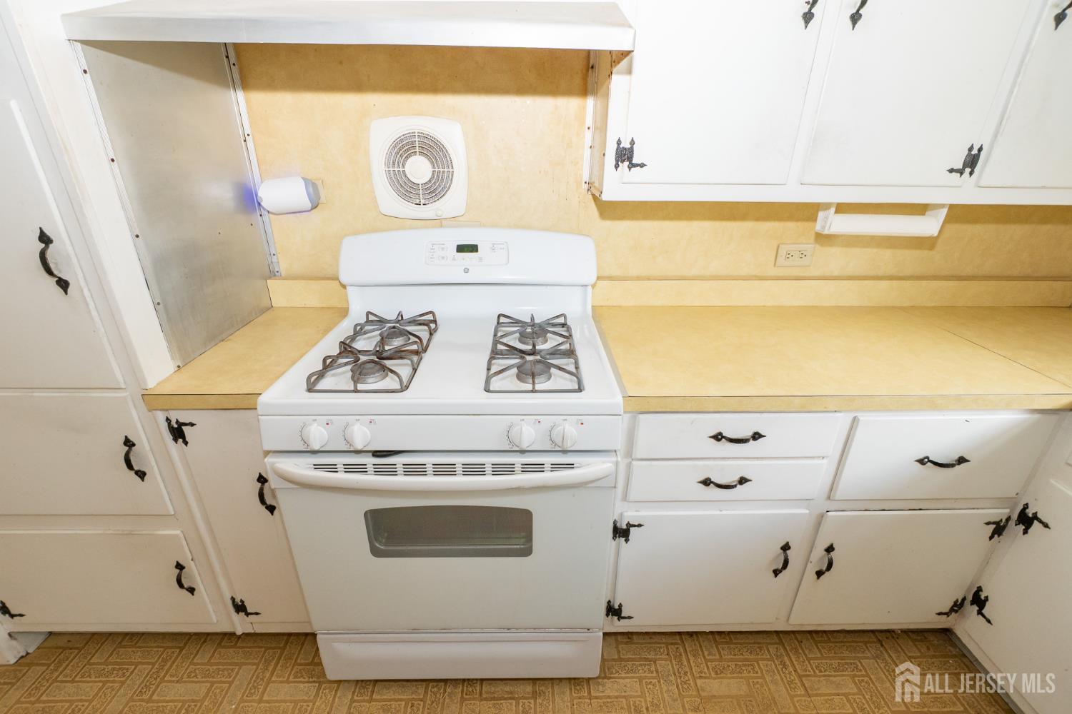 95 Jeffery Road Colonia, NJ 07067 - Photo 10 of 31
