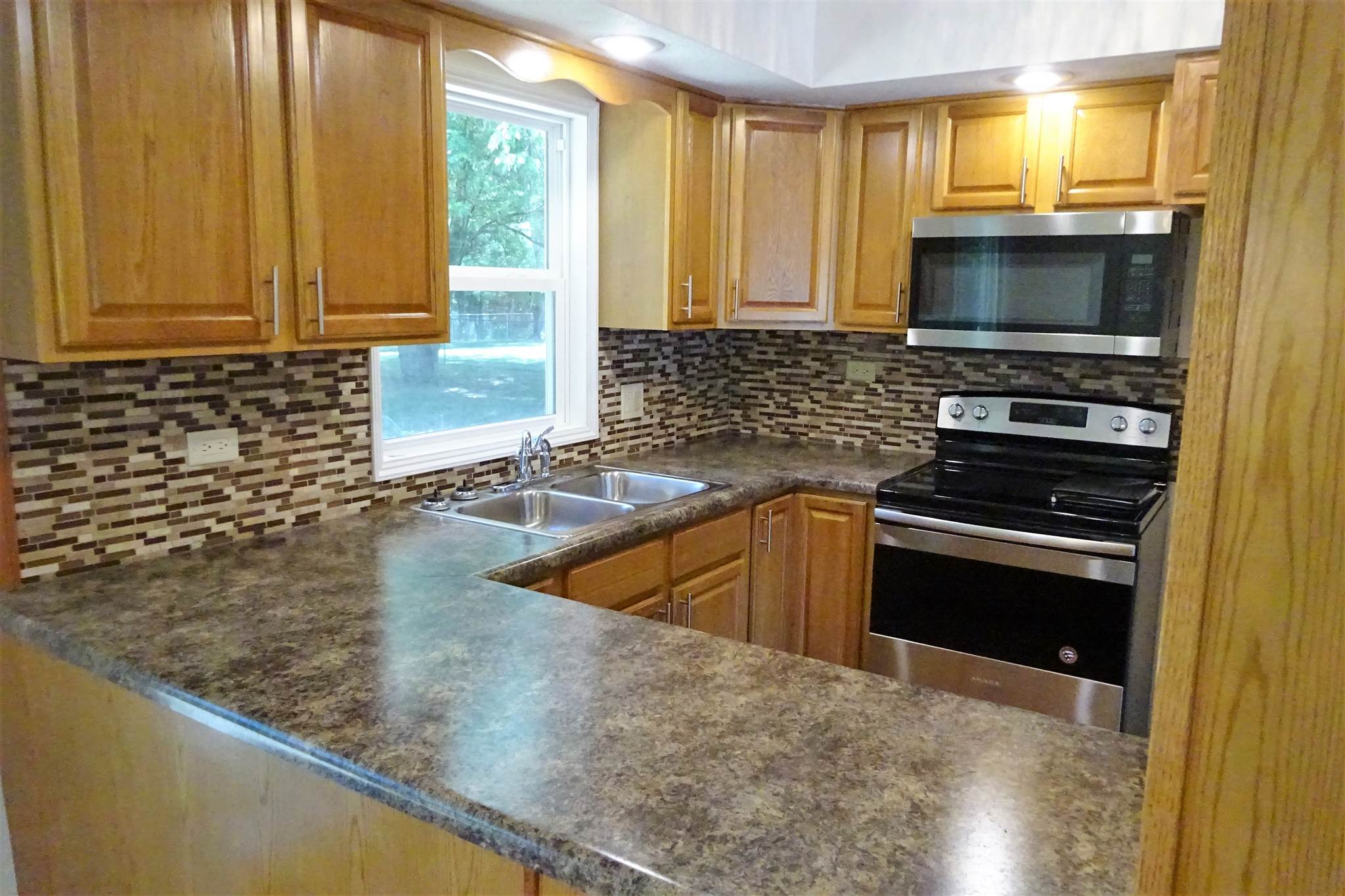 376 Oak Street Rochester, IN 46975 - Photo 3 of 29