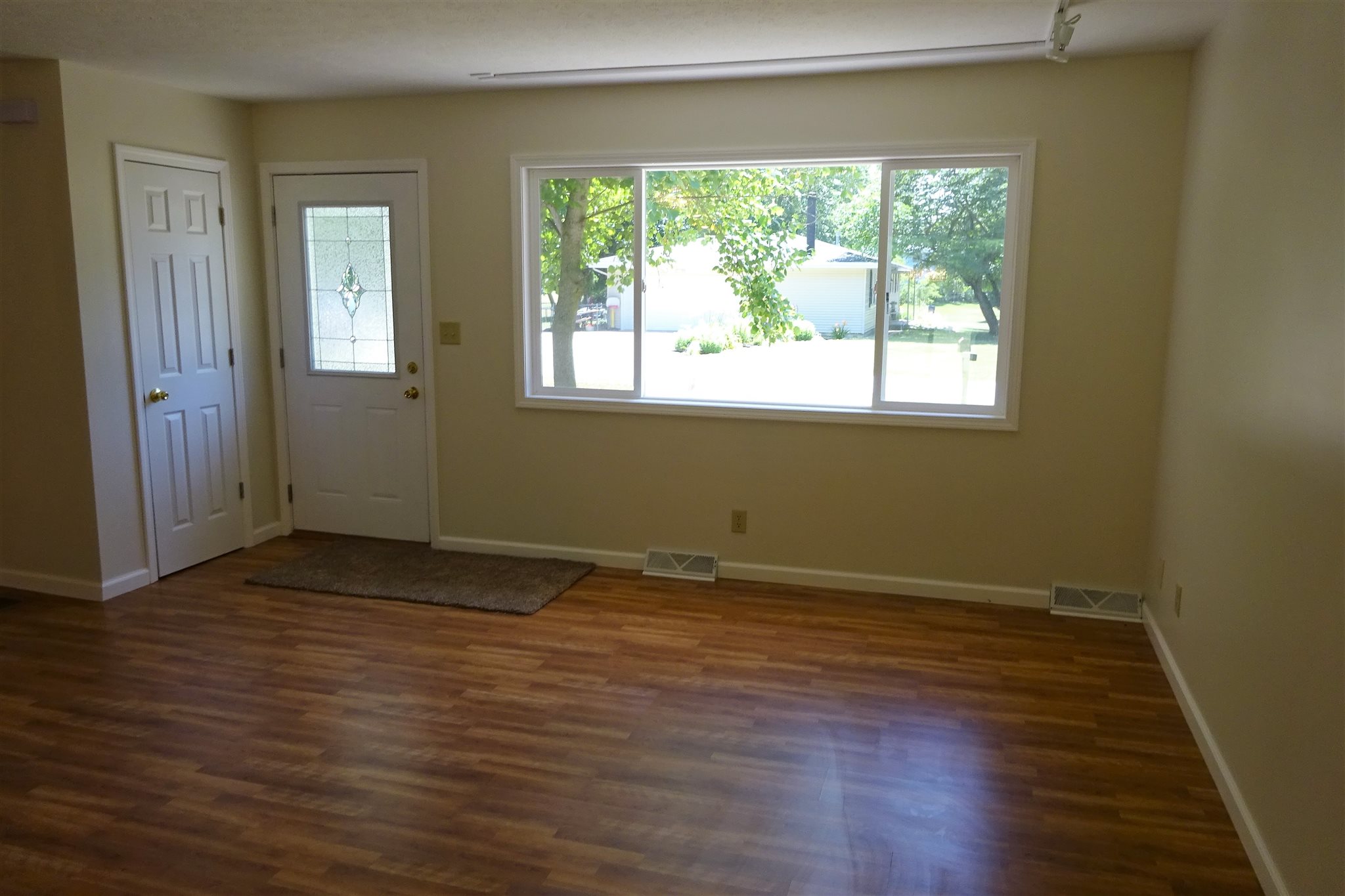 376 Oak Street Rochester, IN 46975 - Photo 7 of 29