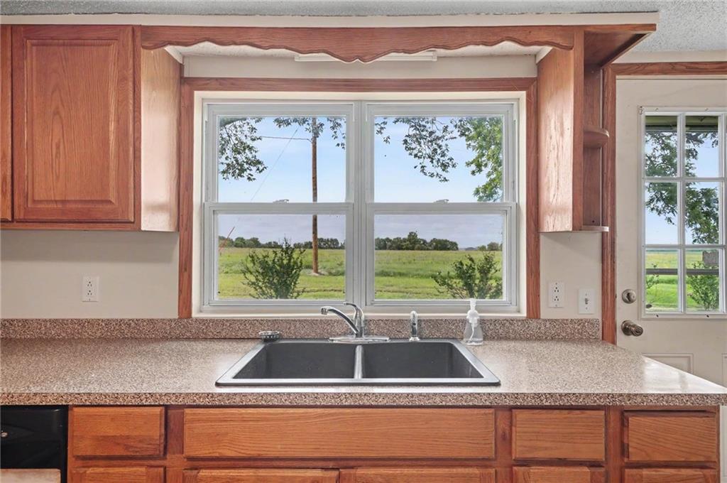 15496 Southeast Norton Road Kincaid, KS 66039 - Photo 12 of 66