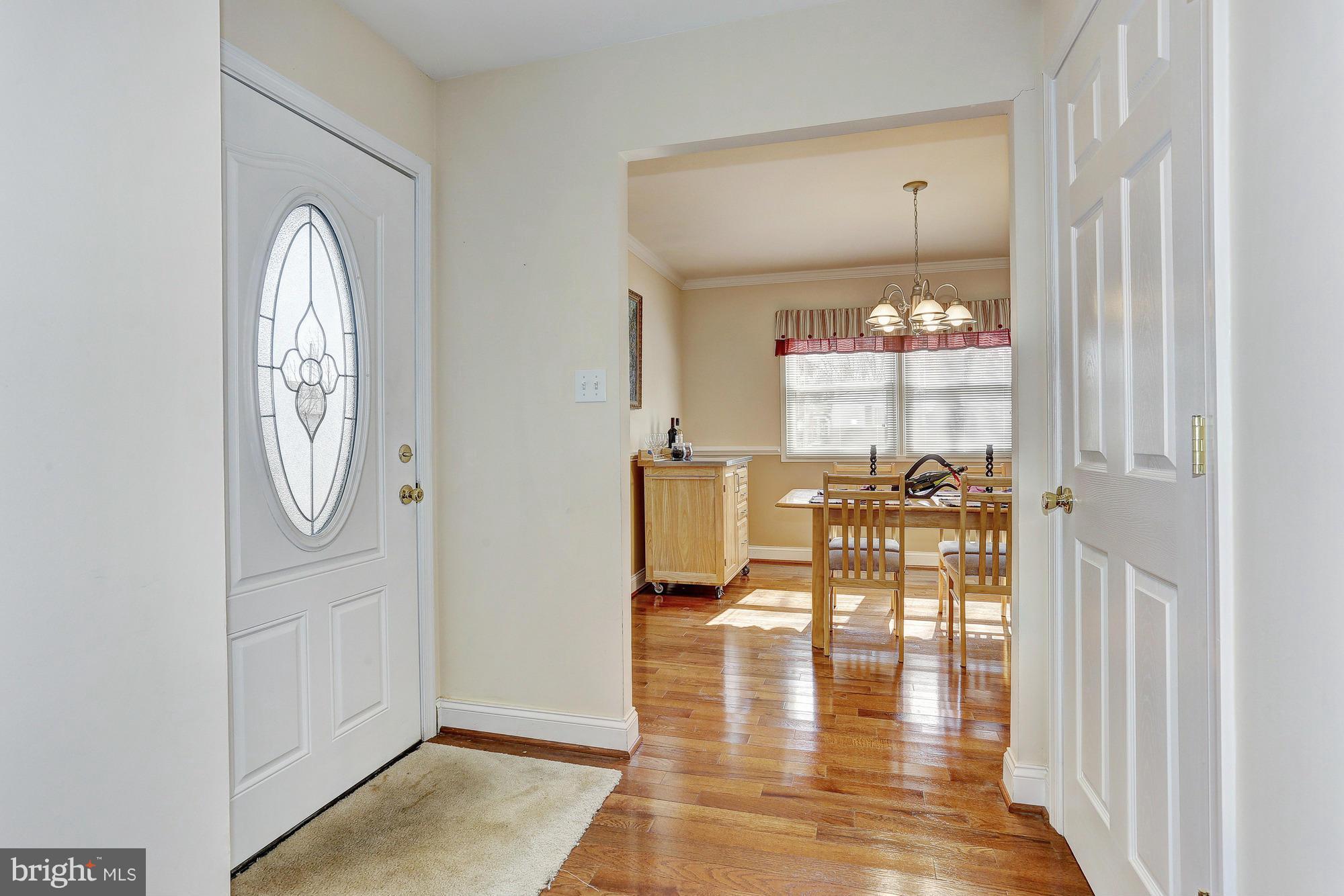 7114 Chamberlain Road Baltimore, MD 21244 - Photo 2 of 20 Entry