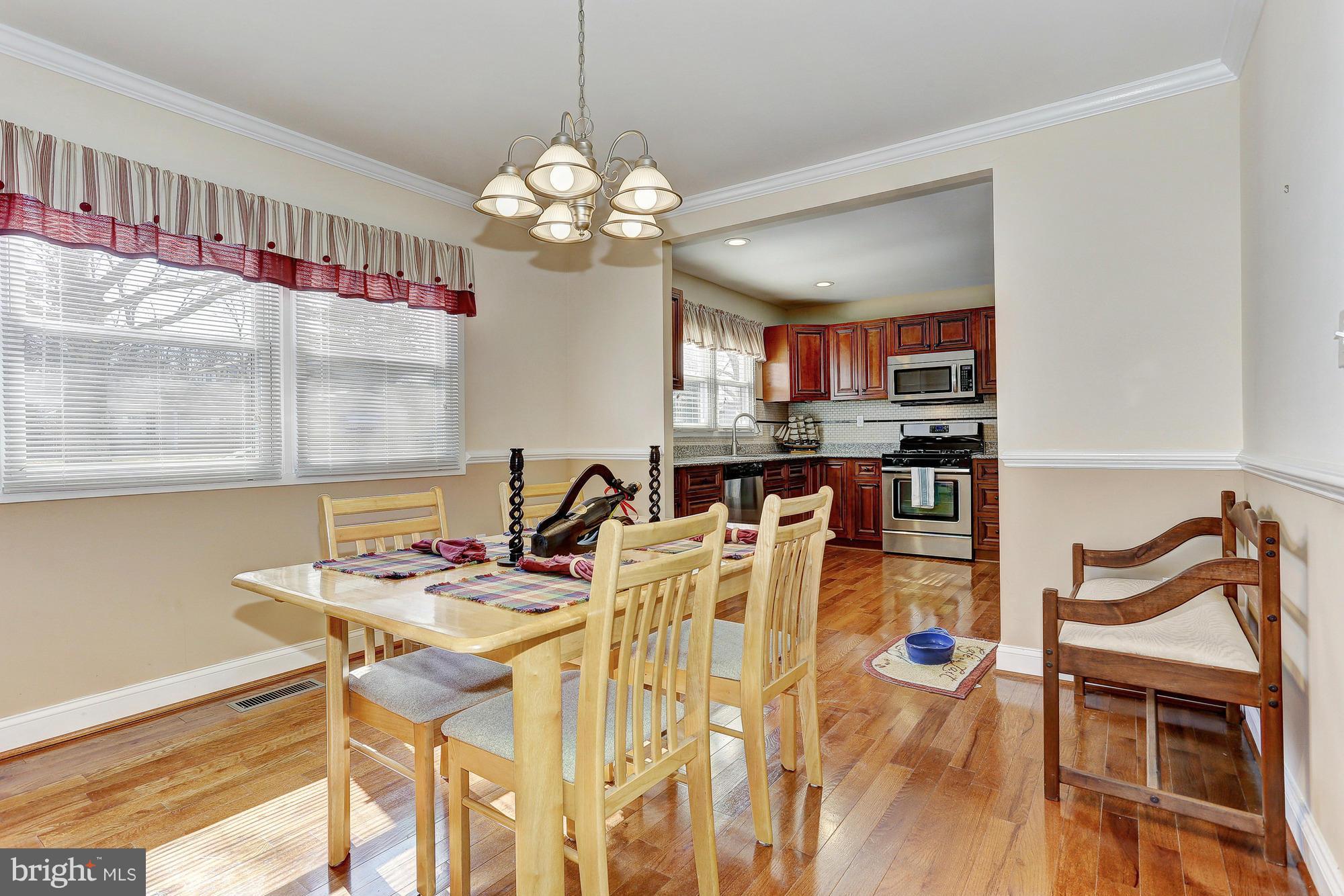 7114 Chamberlain Road Baltimore, MD 21244 - Photo 3 of 20 Dining Room