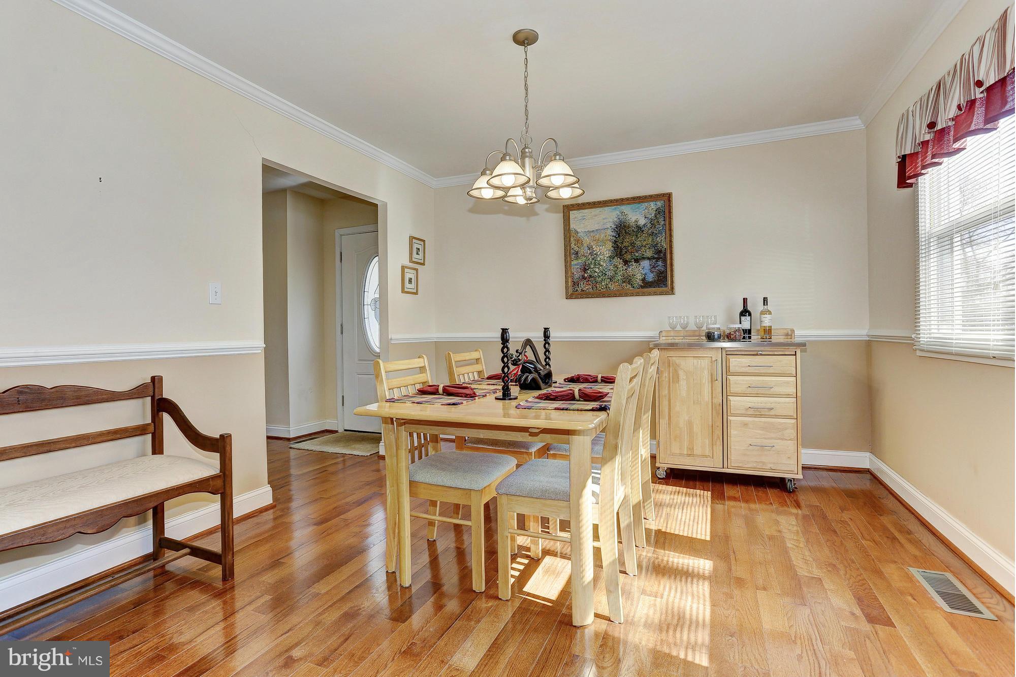 7114 Chamberlain Road Baltimore, MD 21244 - Photo 4 of 20 Dining Room
