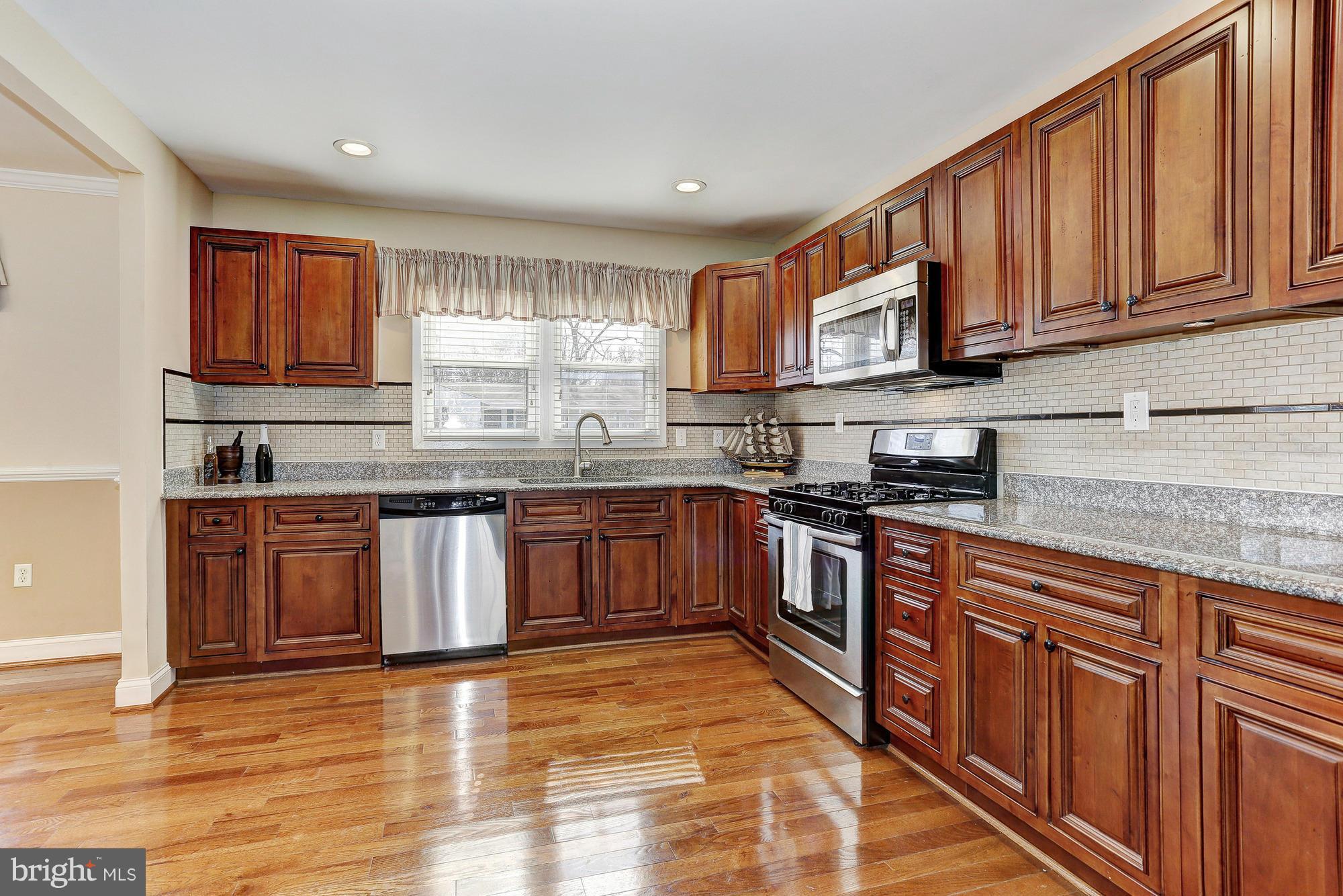 7114 Chamberlain Road Baltimore, MD 21244 - Photo 5 of 20 Kitchen