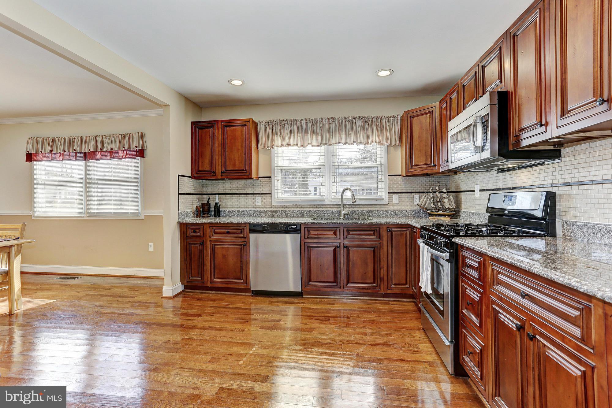 7114 Chamberlain Road Baltimore, MD 21244 - Photo 6 of 20 Kitchen