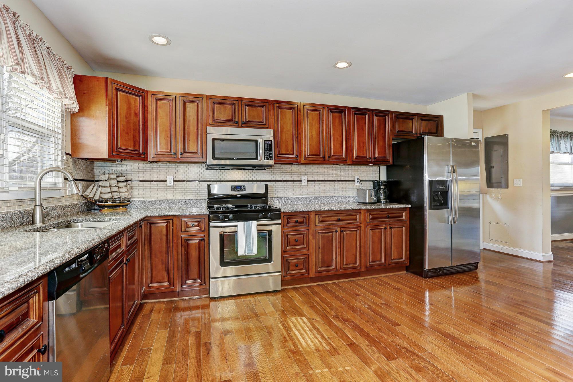 7114 Chamberlain Road Baltimore, MD 21244 - Photo 7 of 20 Kitchen