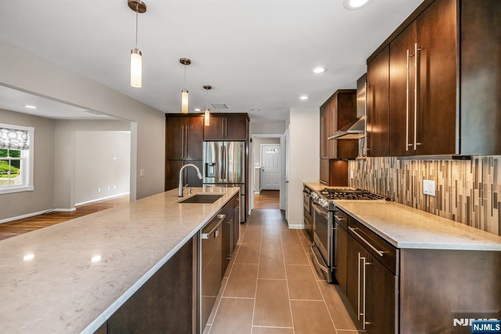 45 Jay Drive Paramus, NJ 07652 - Photo 18 of 41