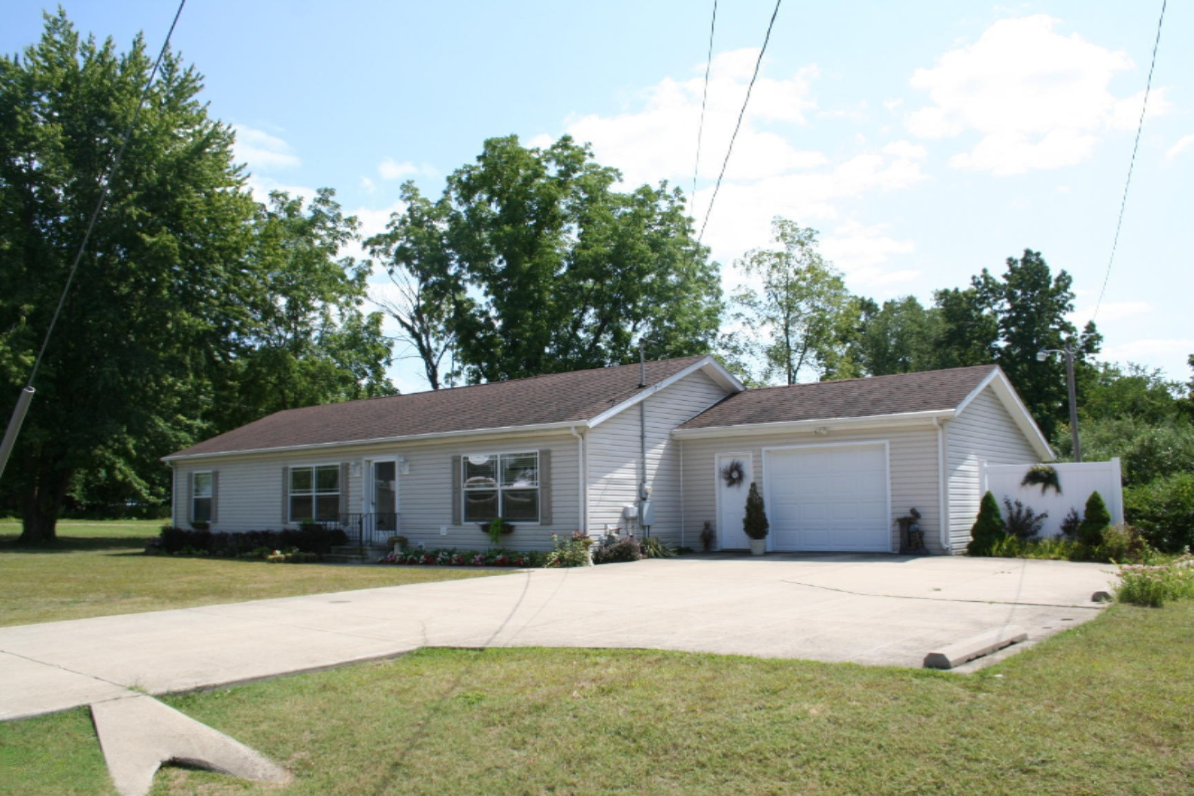 1796 Territorial Road Benton Harbor, MI 49022 - Photo 3 of 36 IMG_8600