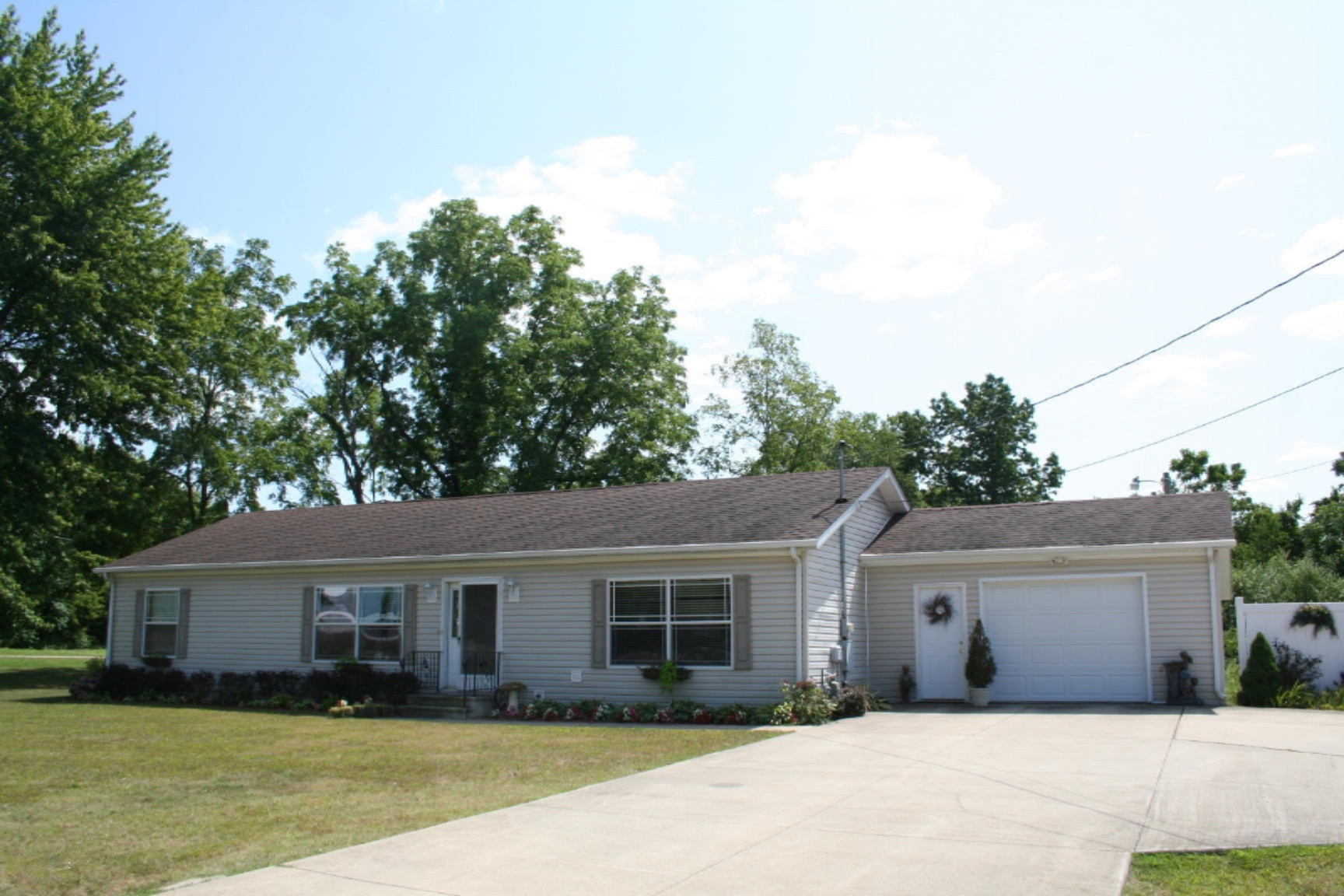 1796 Territorial Road Benton Harbor, MI 49022 - Photo 33 of 36 IMG_8604