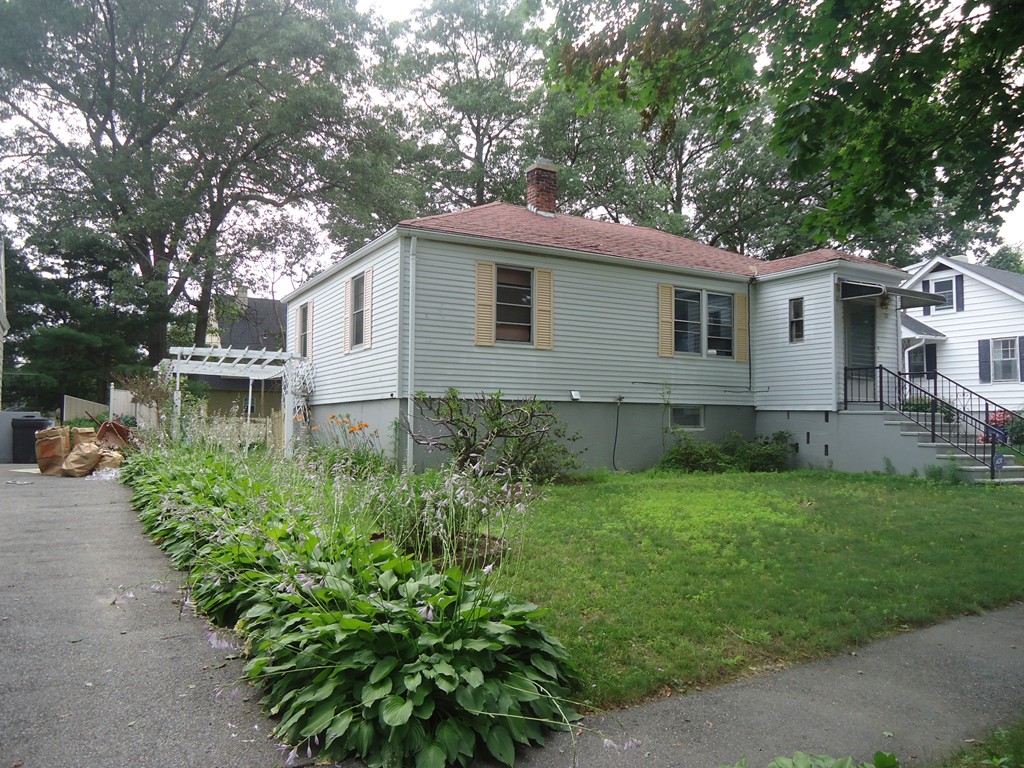 22 Knowles Road Worcester, MA 01602 - Photo 2 of 5 Gallery Image 2