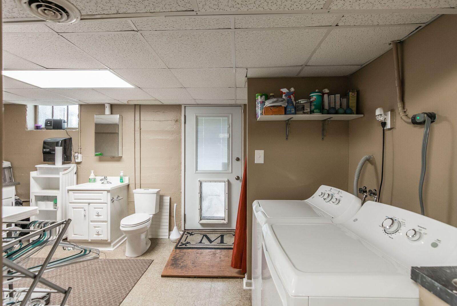 114 Spring Valley Road Nashville, TN 37214 - Photo 23 of 30 a en suite bathroom with a sink and mirror