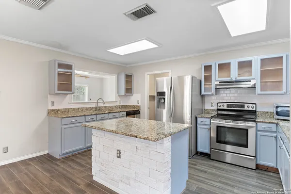 $1,895 | 6414 Maverick Oak Drive, San Antonio, TX 78240