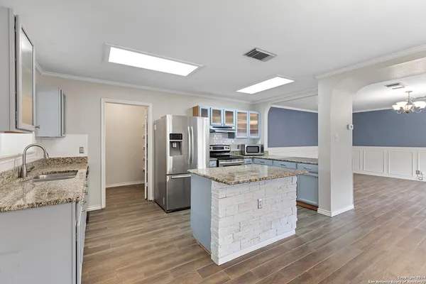 $1,895 | 6414 Maverick Oak Drive, San Antonio, TX 78240