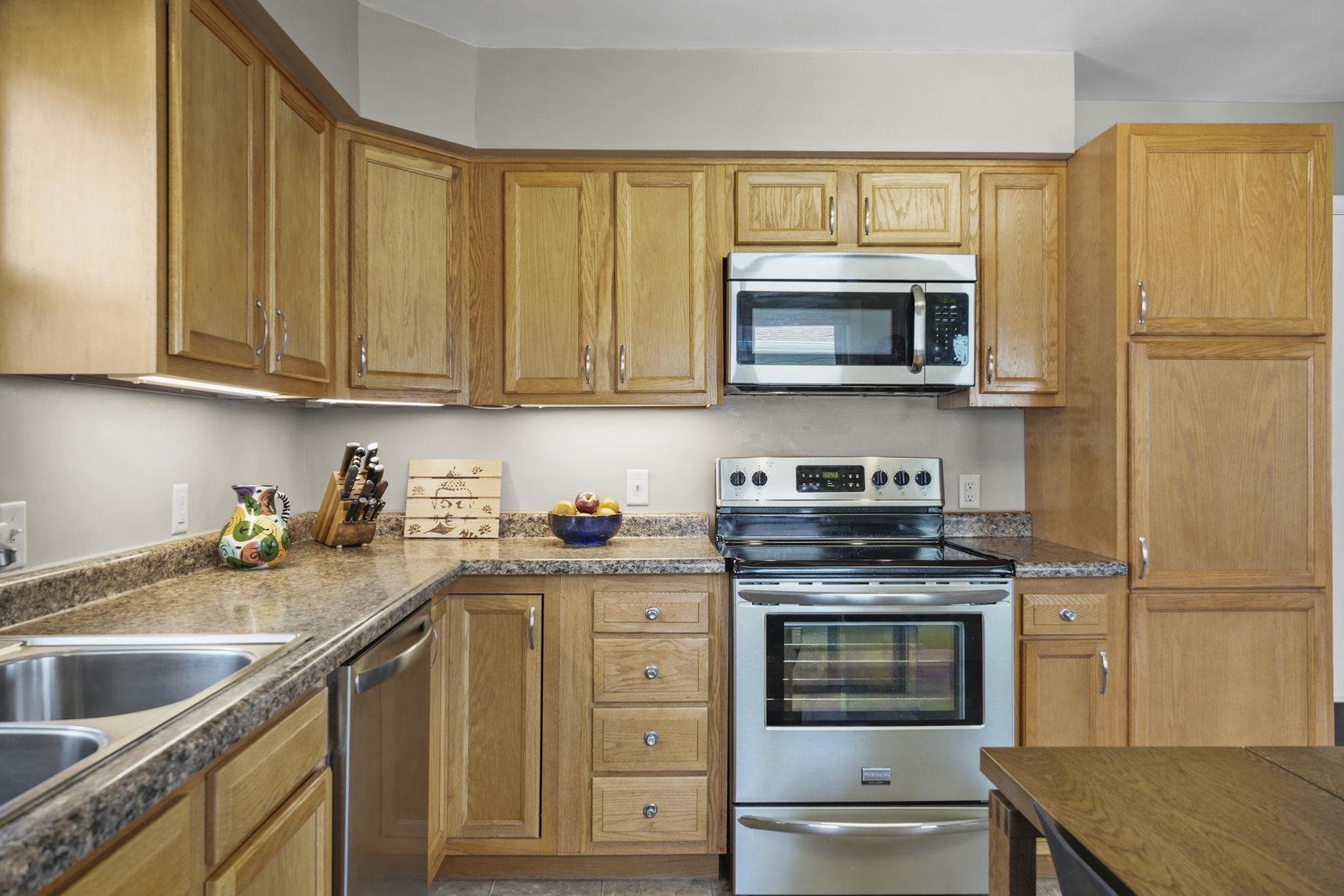 5104 Shore Acres Road Monona, WI 53716 - Photo 9 of 41