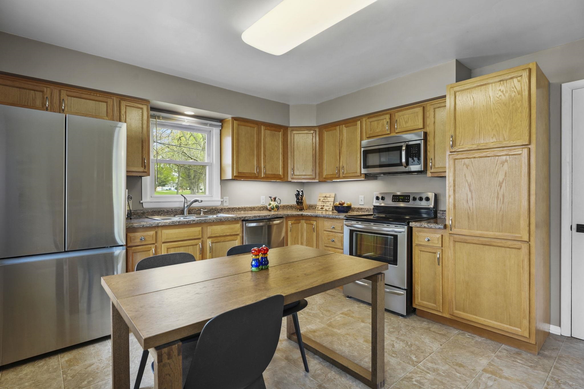 5104 Shore Acres Road Monona, WI 53716 - Photo 10 of 41