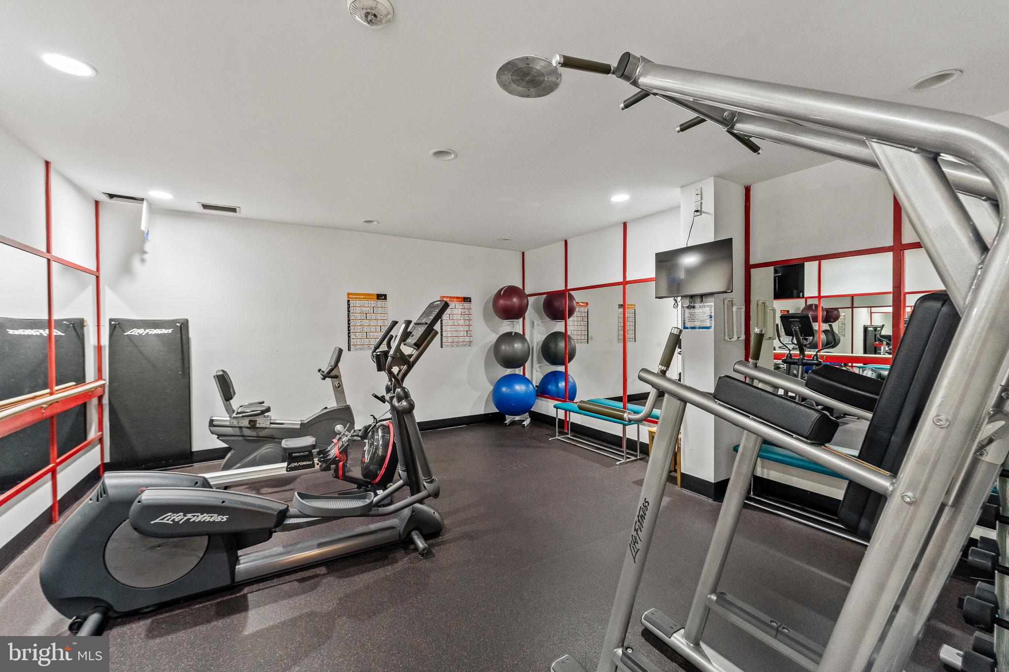 6101 Edsall Road, Unit 1111 Alexandria, VA 22304 - Photo 41 of 44