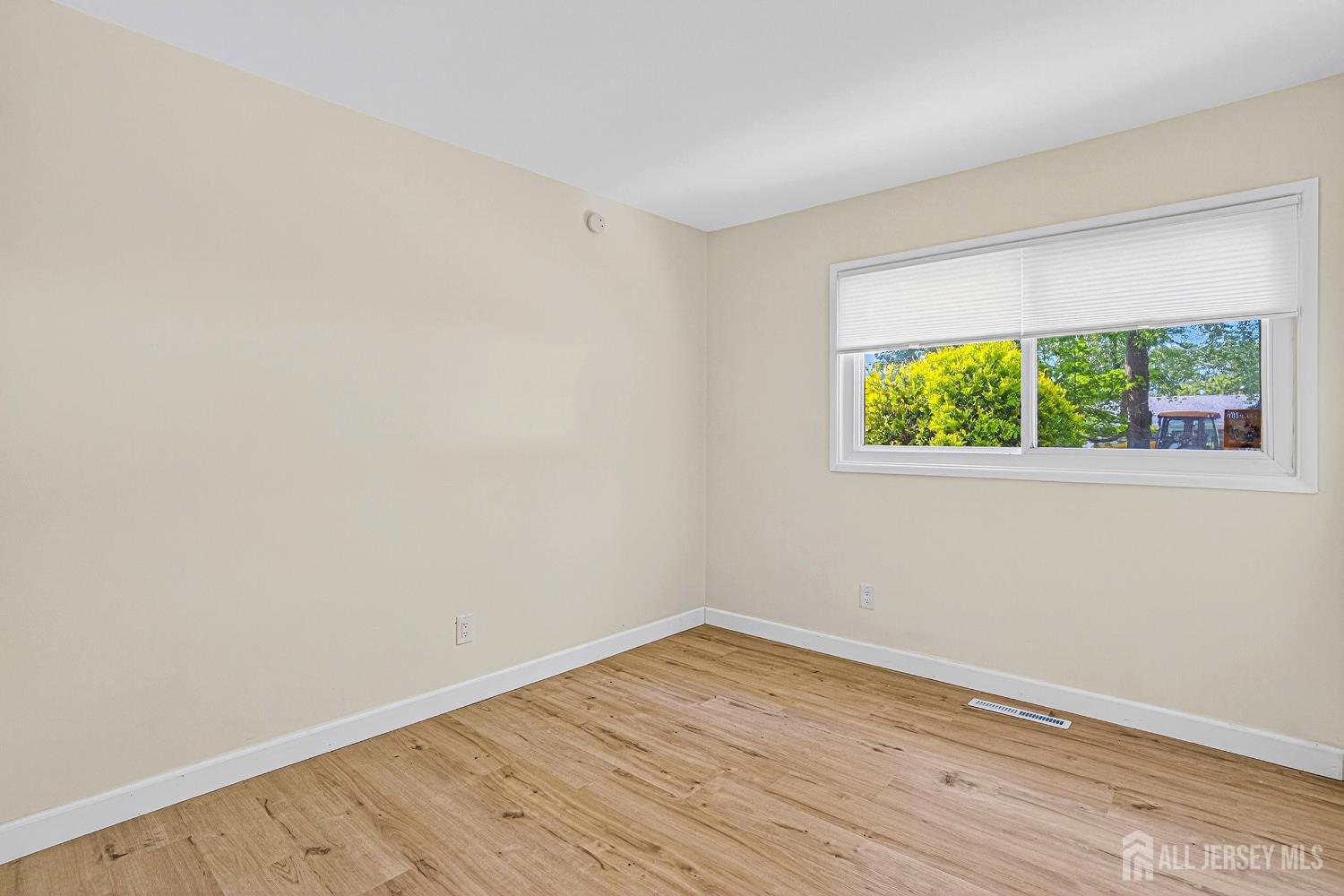 12 Joline Road Kendall Park, NJ 08824 - Photo 16 of 23 Gallery Image 16