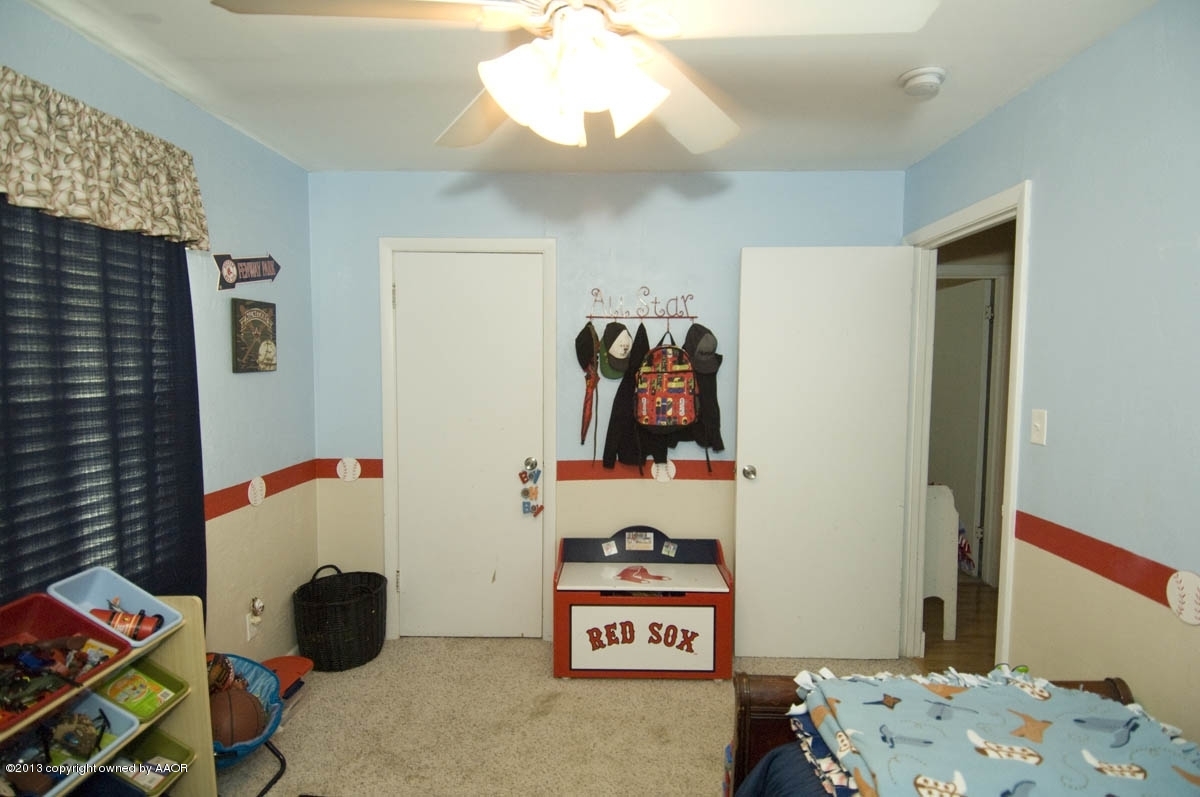 4227 South Jackson Street Amarillo, TX 79110 - Photo 18 of 23 a bedroom with a bed and cabinets