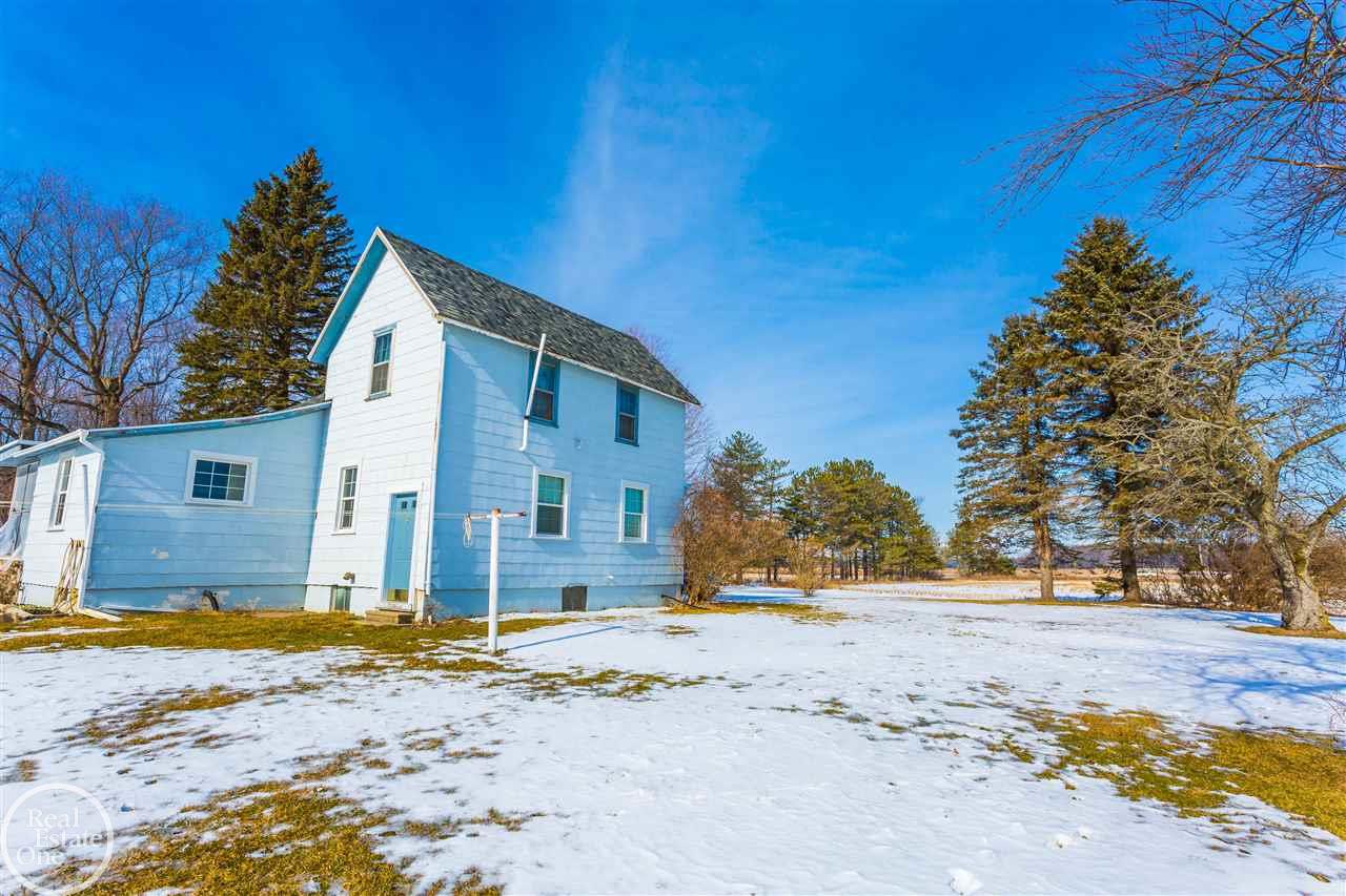 8545 Avoca Road Avoca, MI 48006 - Photo 3 of 70 50033785-2.JPG