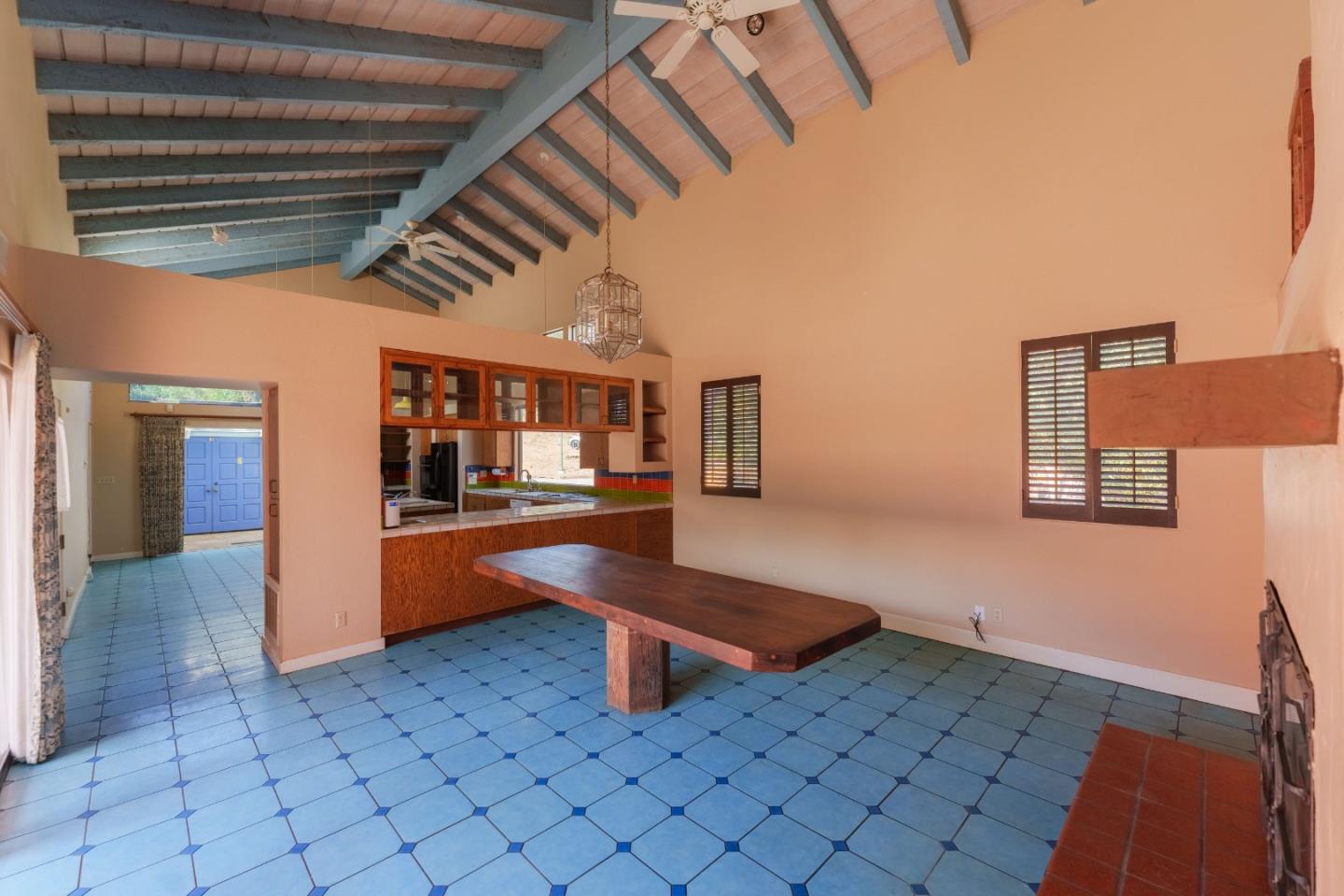 1352 River Road Salinas, CA 93908 - Photo 11 of 33 a living room with couch