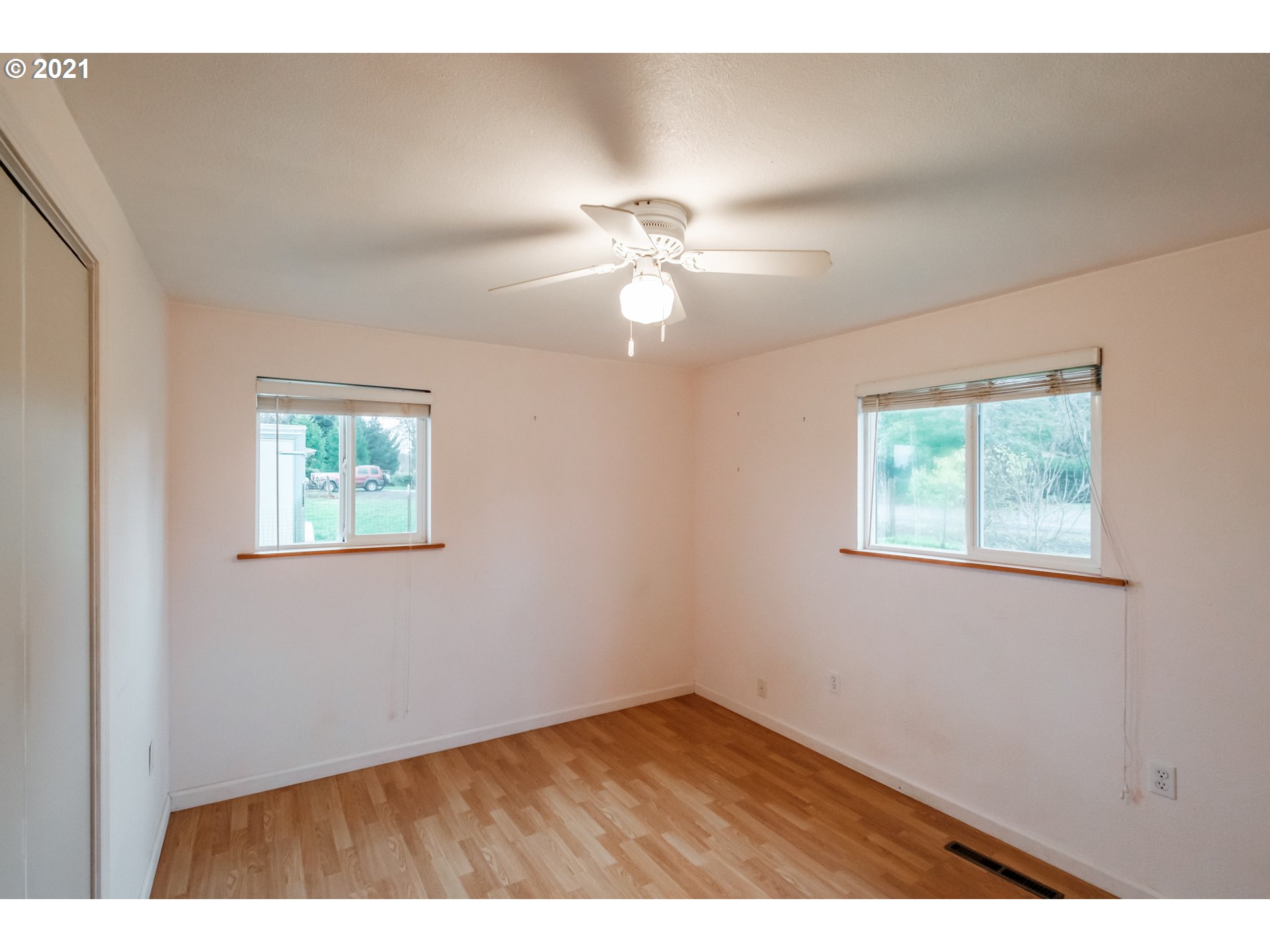 1005 Cascade Drive Lebanon, OR 97355 - Photo 17 of 32 a view of an empty room with a window