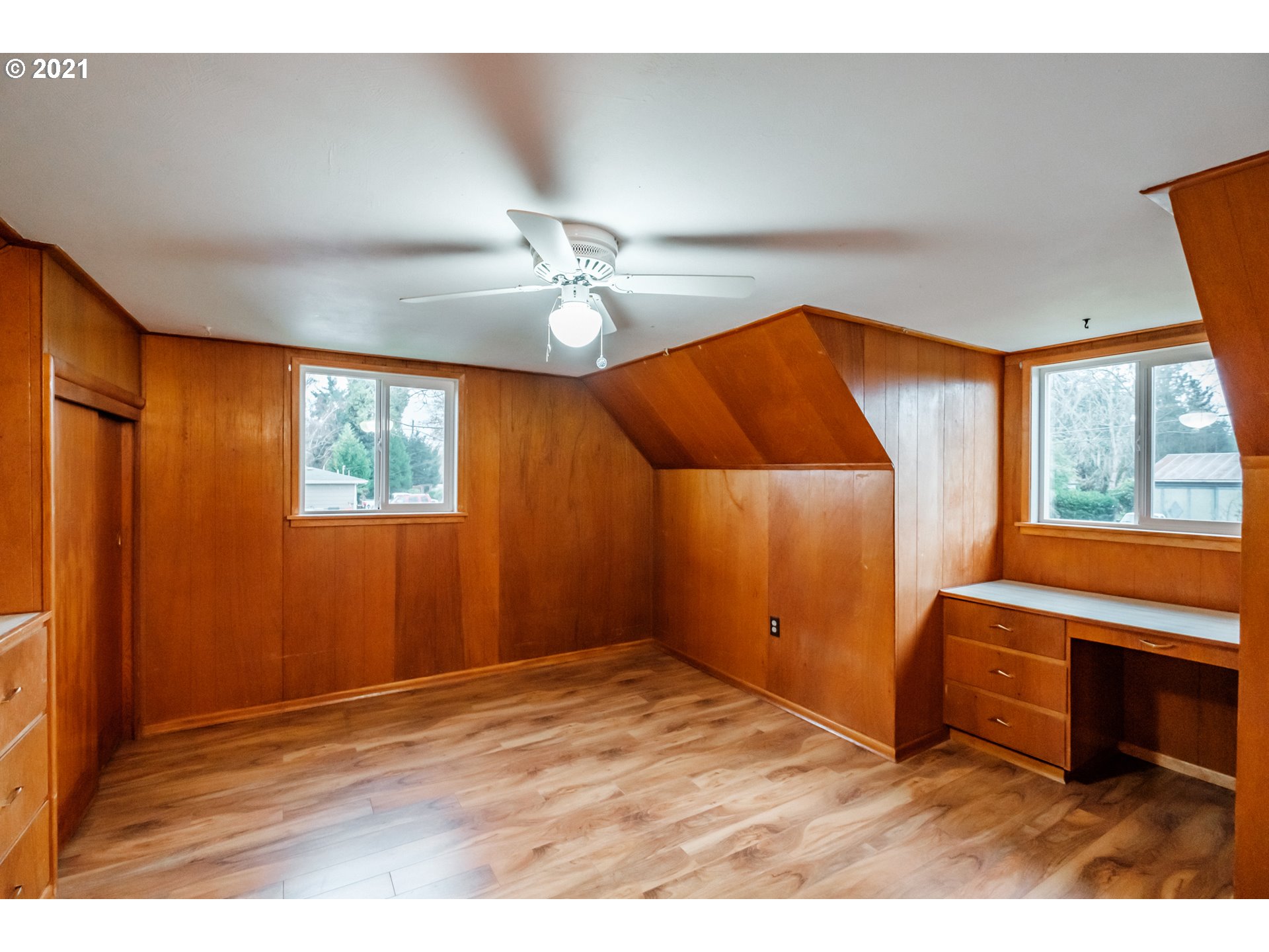 1005 Cascade Drive Lebanon, OR 97355 - Photo 24 of 32 an empty room with a window