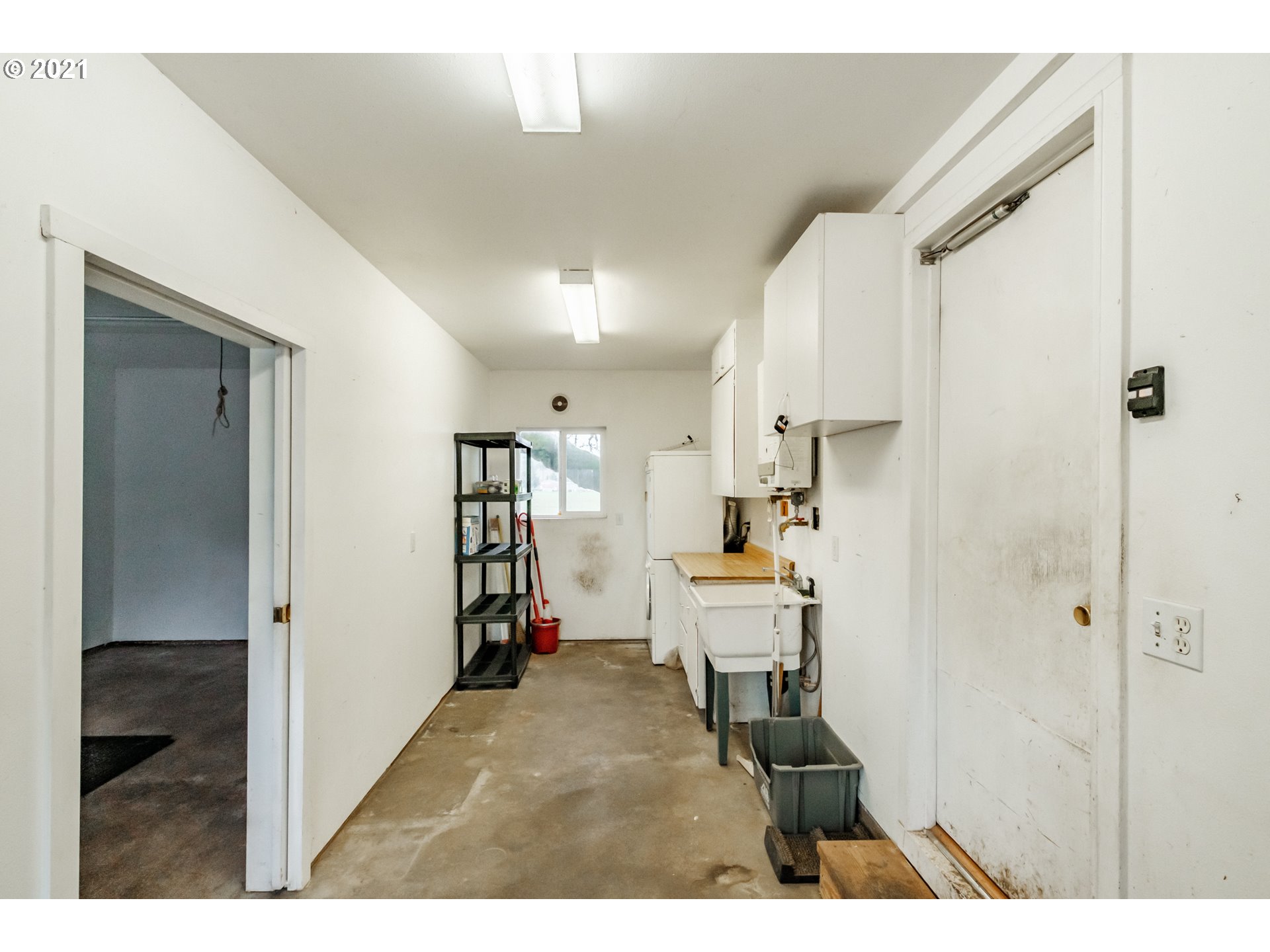 1005 Cascade Drive Lebanon, OR 97355 - Photo 26 of 32 a view of a hallway and wooden floor living room