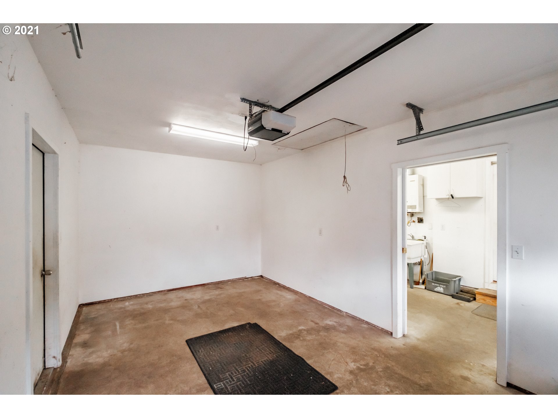 1005 Cascade Drive Lebanon, OR 97355 - Photo 27 of 32 a view of an empty room