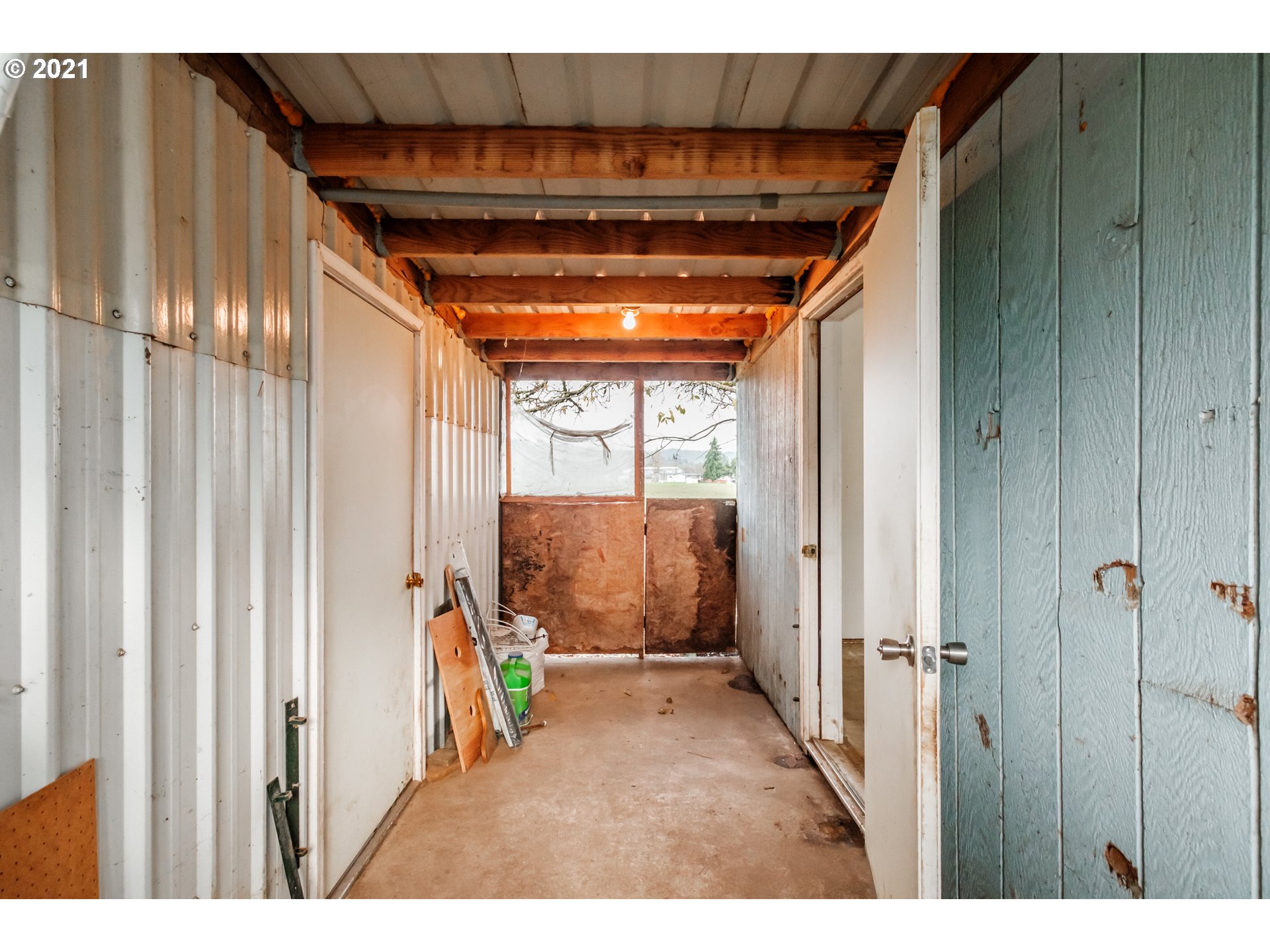 1005 Cascade Drive Lebanon, OR 97355 - Photo 28 of 32 a view of an empty room