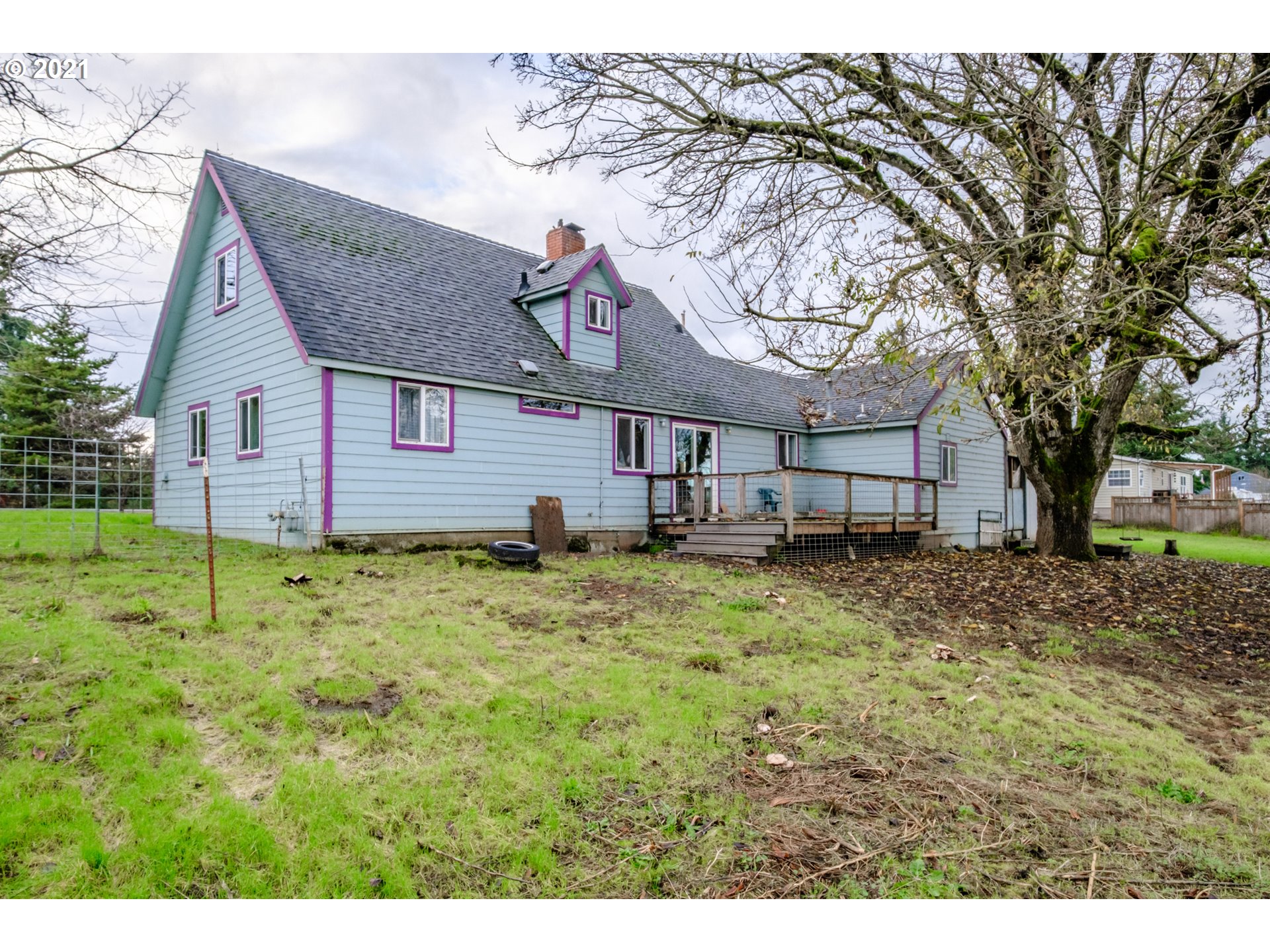 1005 Cascade Drive Lebanon, OR 97355 - Photo 32 of 32 a view of a house with a yard